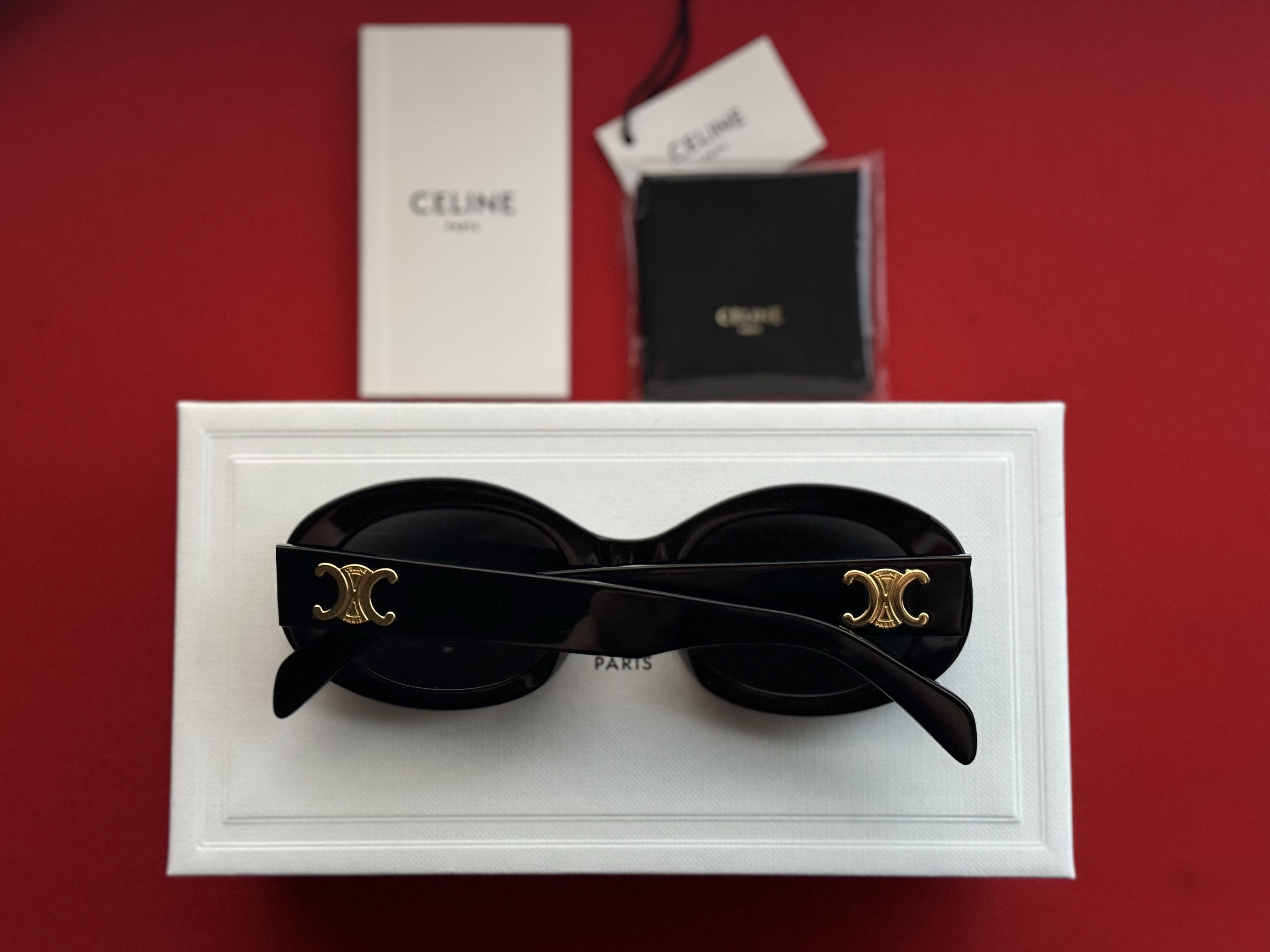 (W) Celine Triomphe 01 Sunglasses in Acetate Black 착용 스타일 - 4