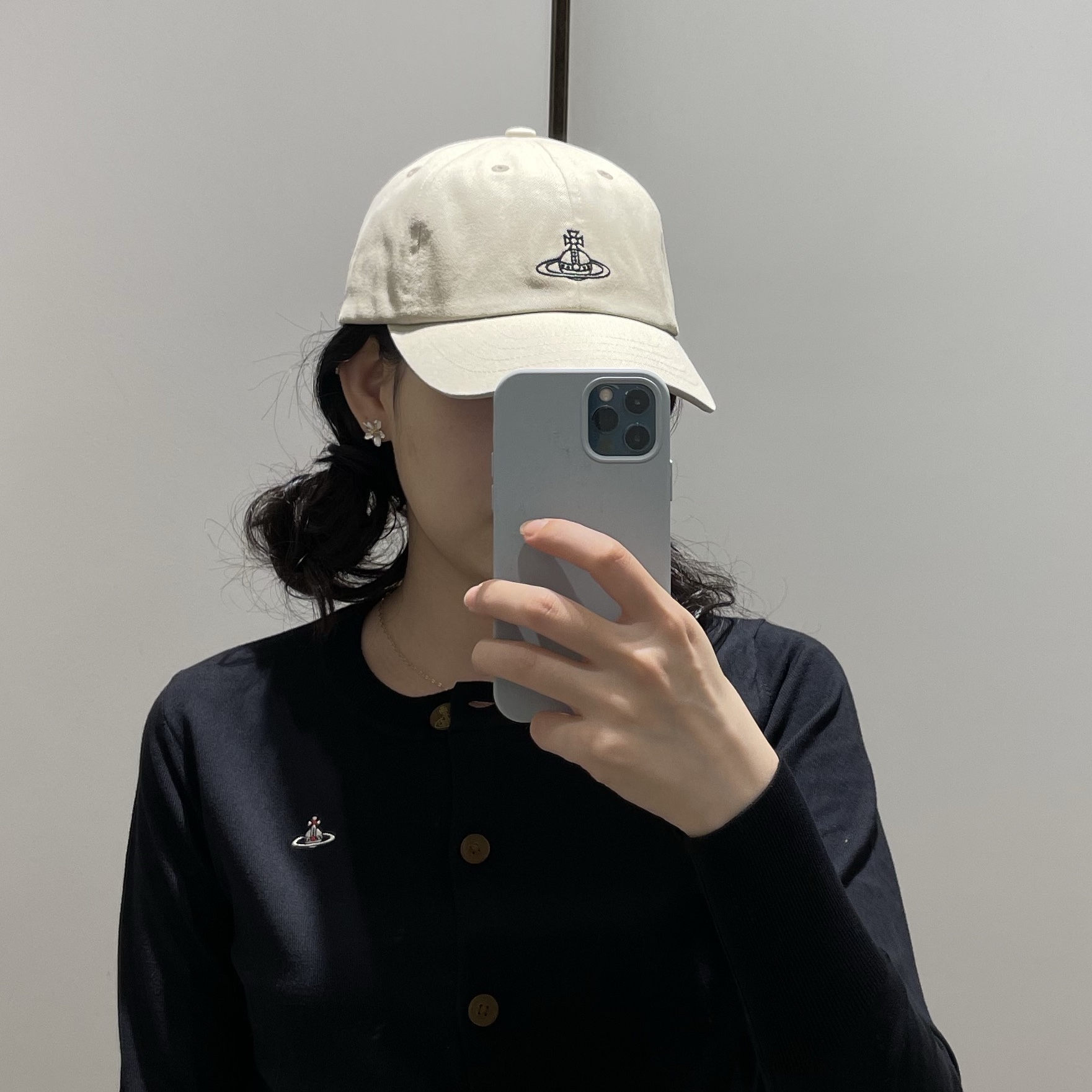 (W) Vivienne Westwood Bea Cardigan Black 착용 스타일