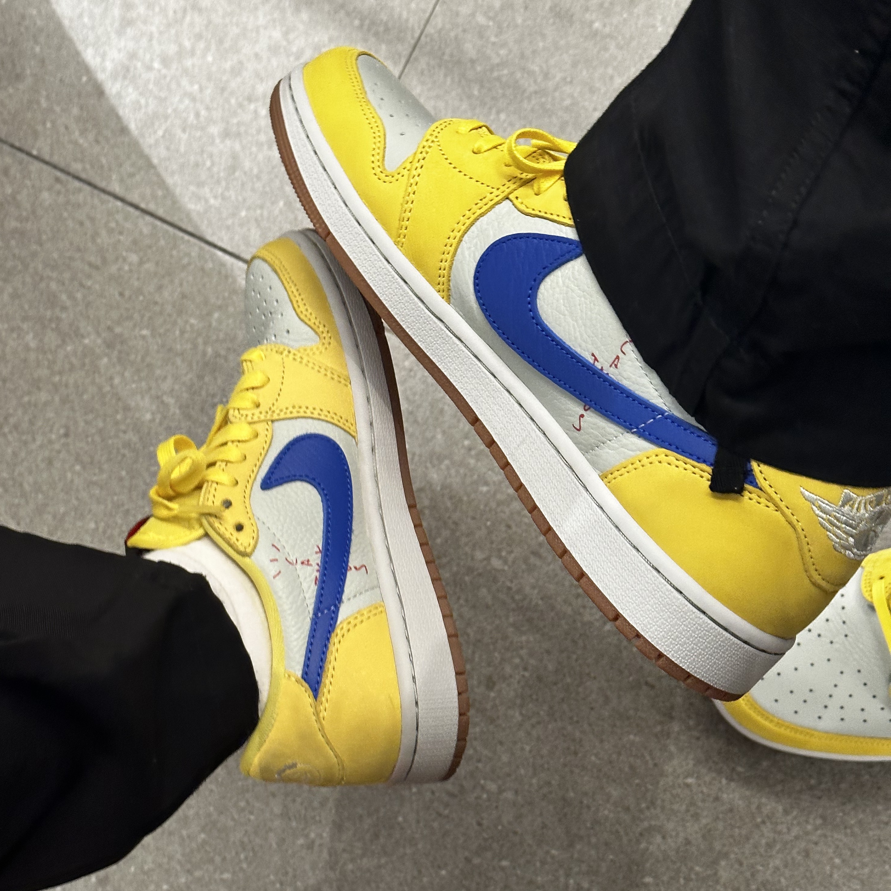 (W) Jordan 1 x Travis Scott Retro Low OG SP Canary 착용 스타일