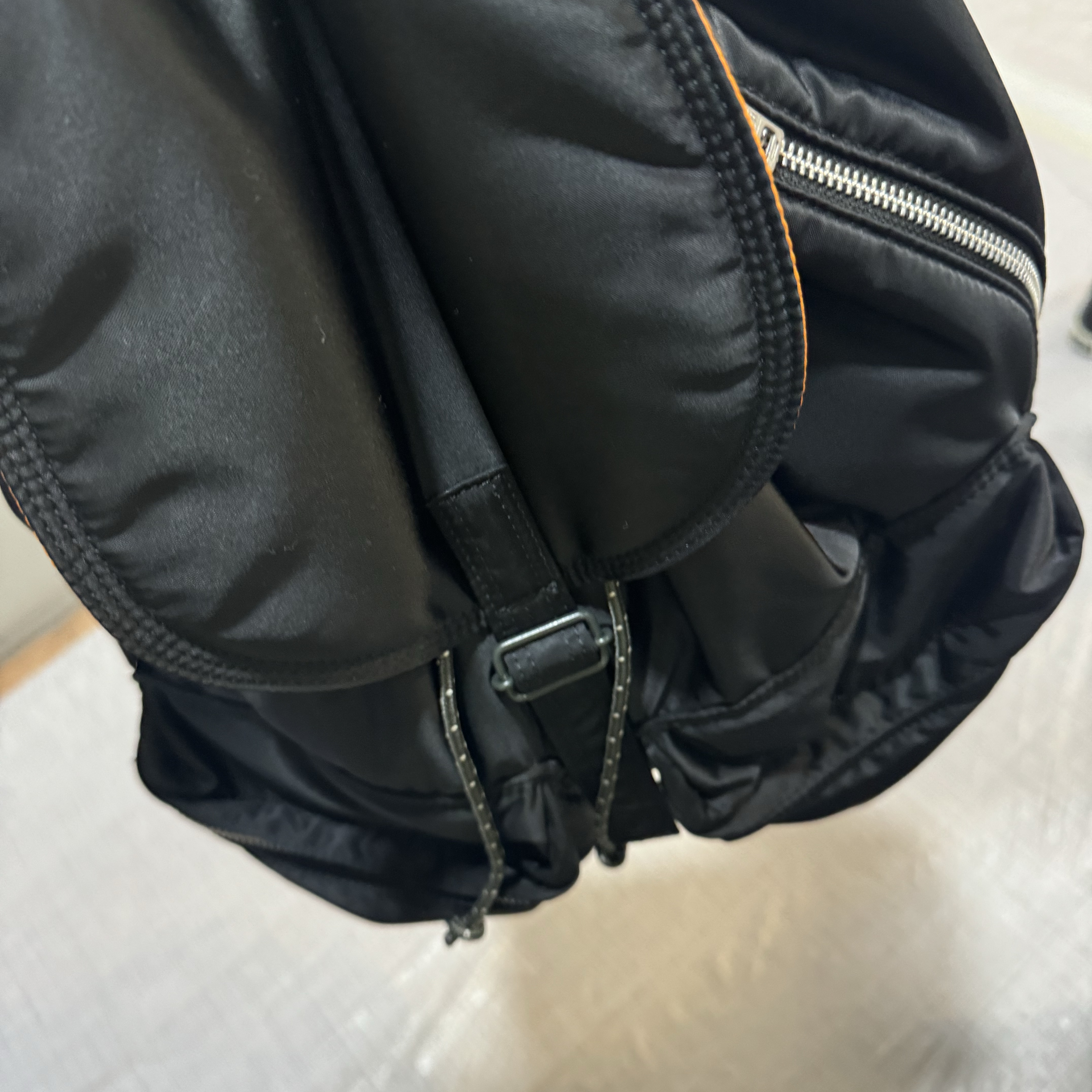 Porter Tanker Backpack Black 착용 스타일