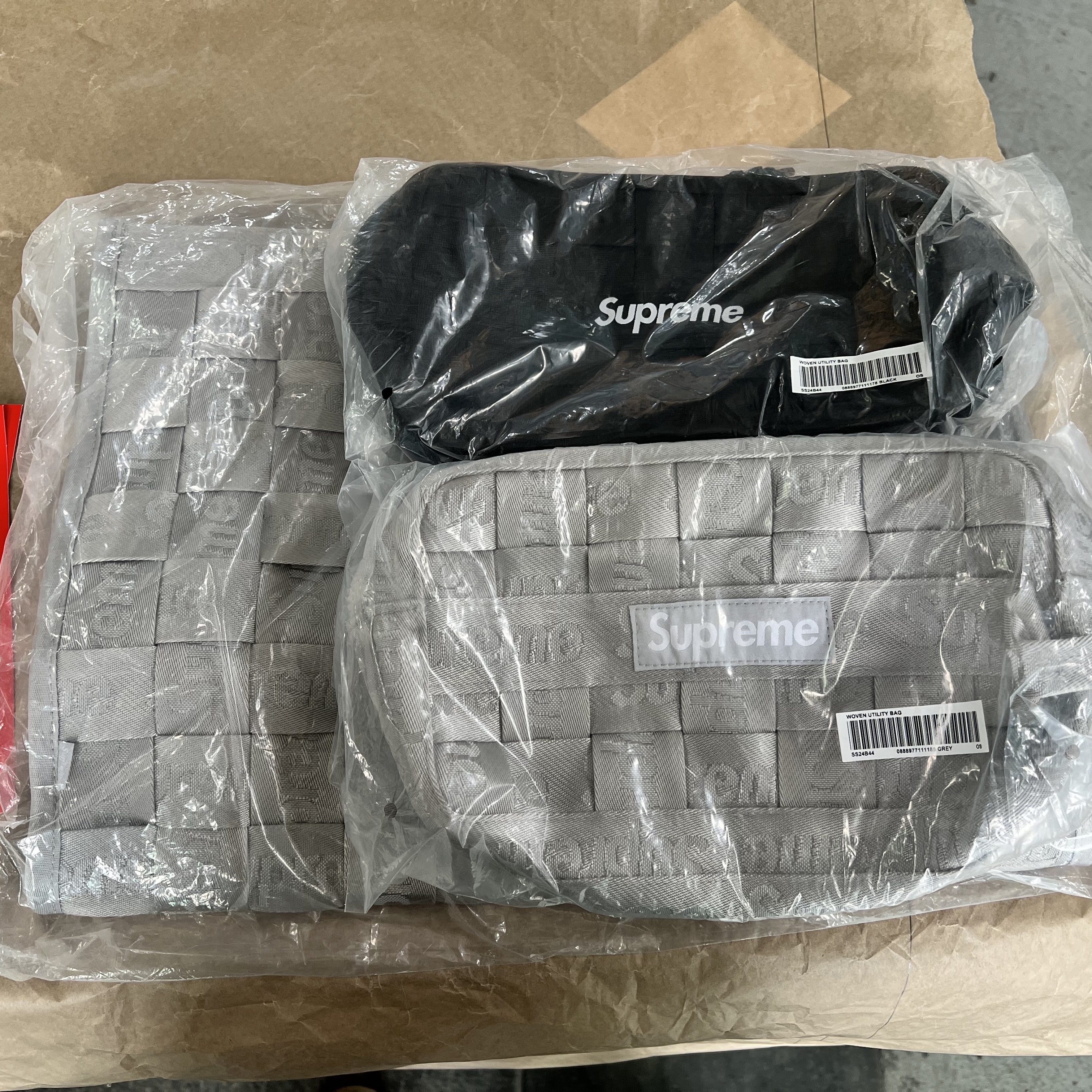 Supreme Woven Utility Bag Grey - 24SS, Supreme Woven Utility Bag Black - 24SS 착용 스타일