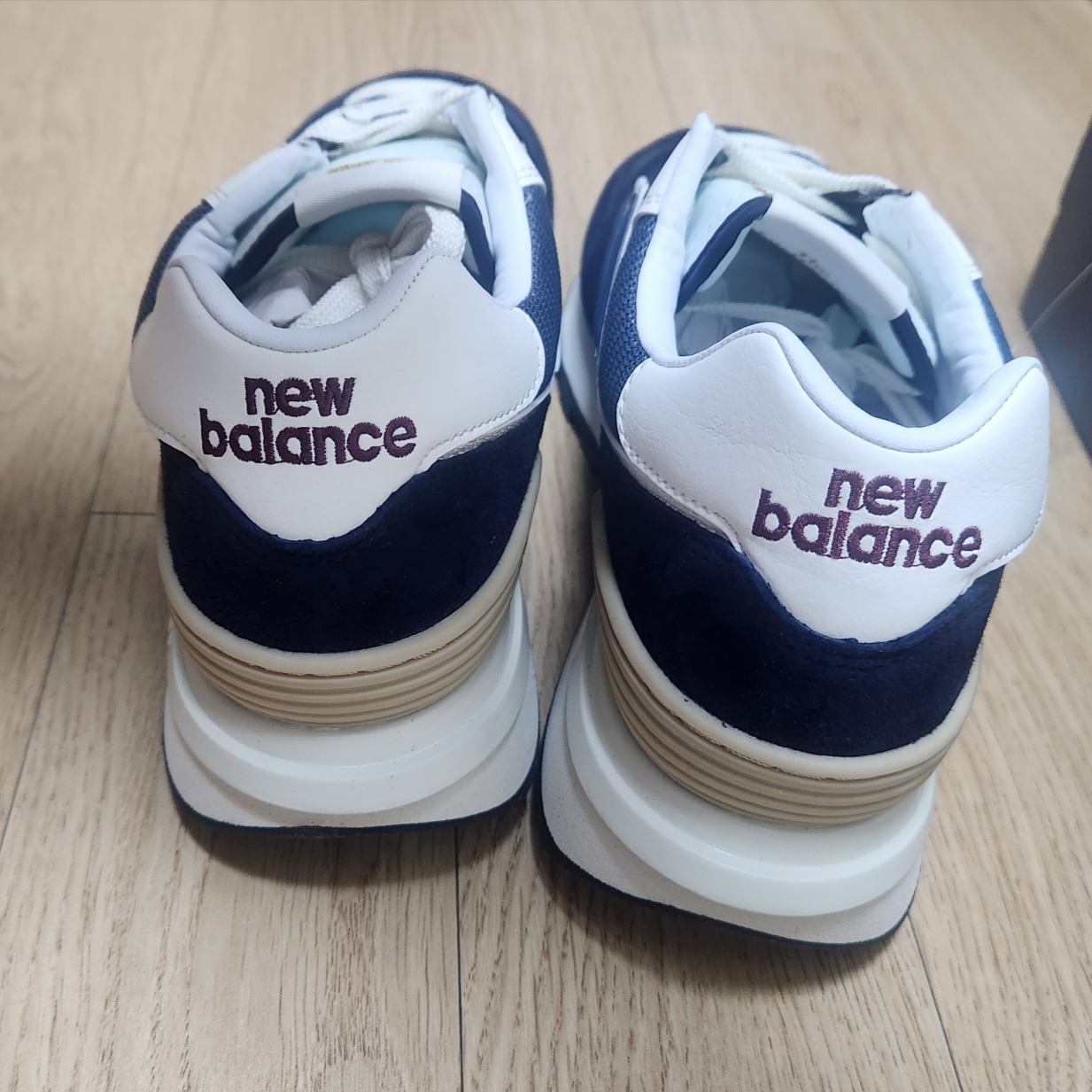 New Balance 574 Legacy Navy 착용 스타일 - 2