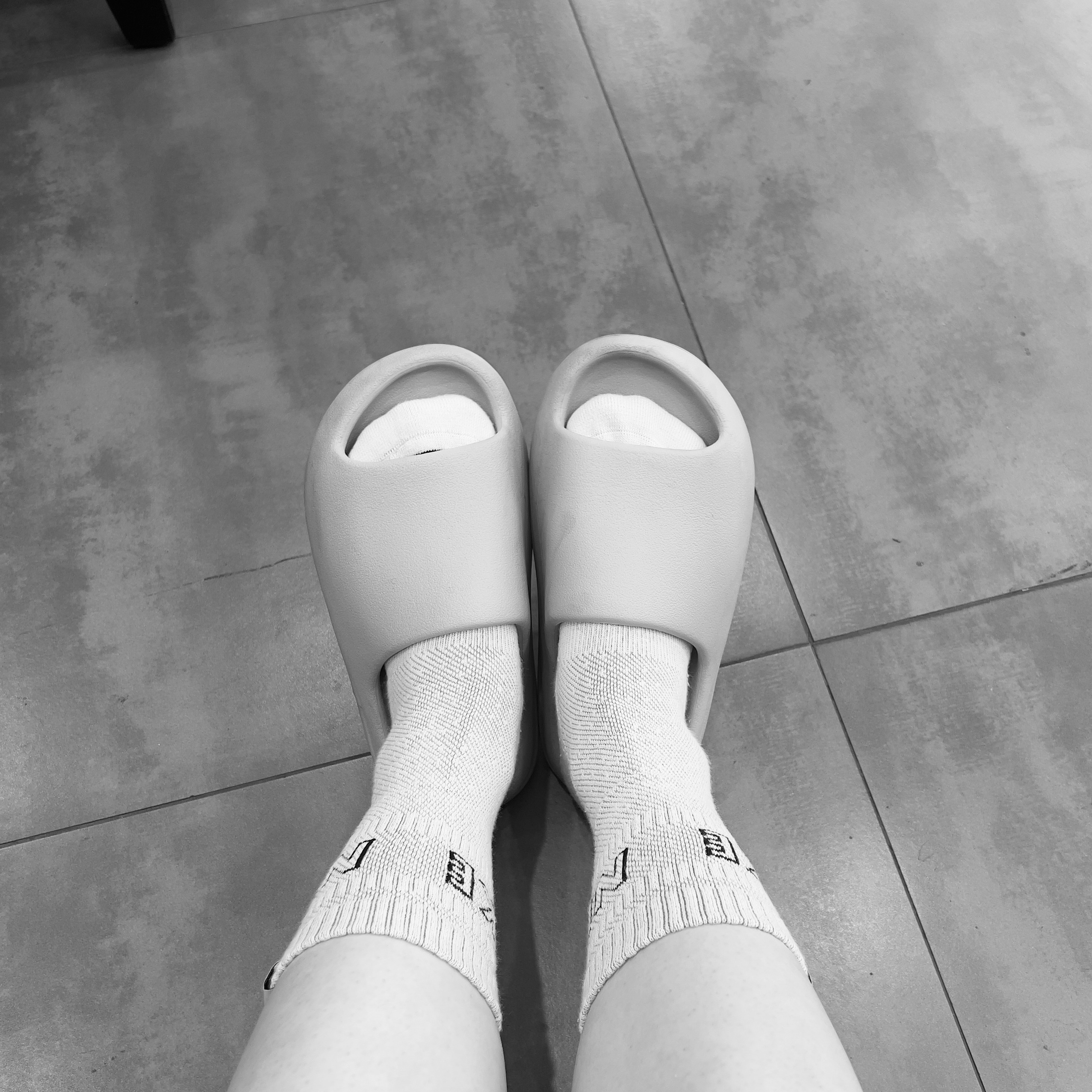 Adidas Yeezy Slide Pure - Re-Release Ver. 착용 스타일