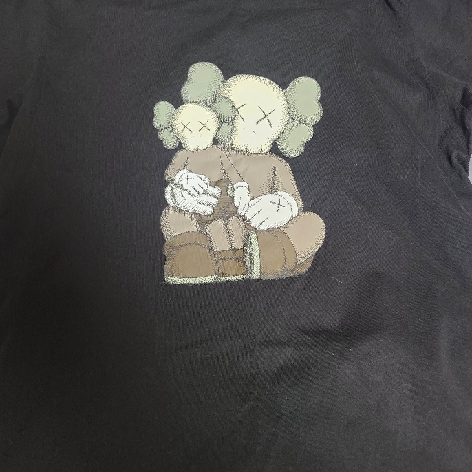 Uniqlo UT x Kaws Short Sleeve Graphic T-Shirt Black 착용 스타일