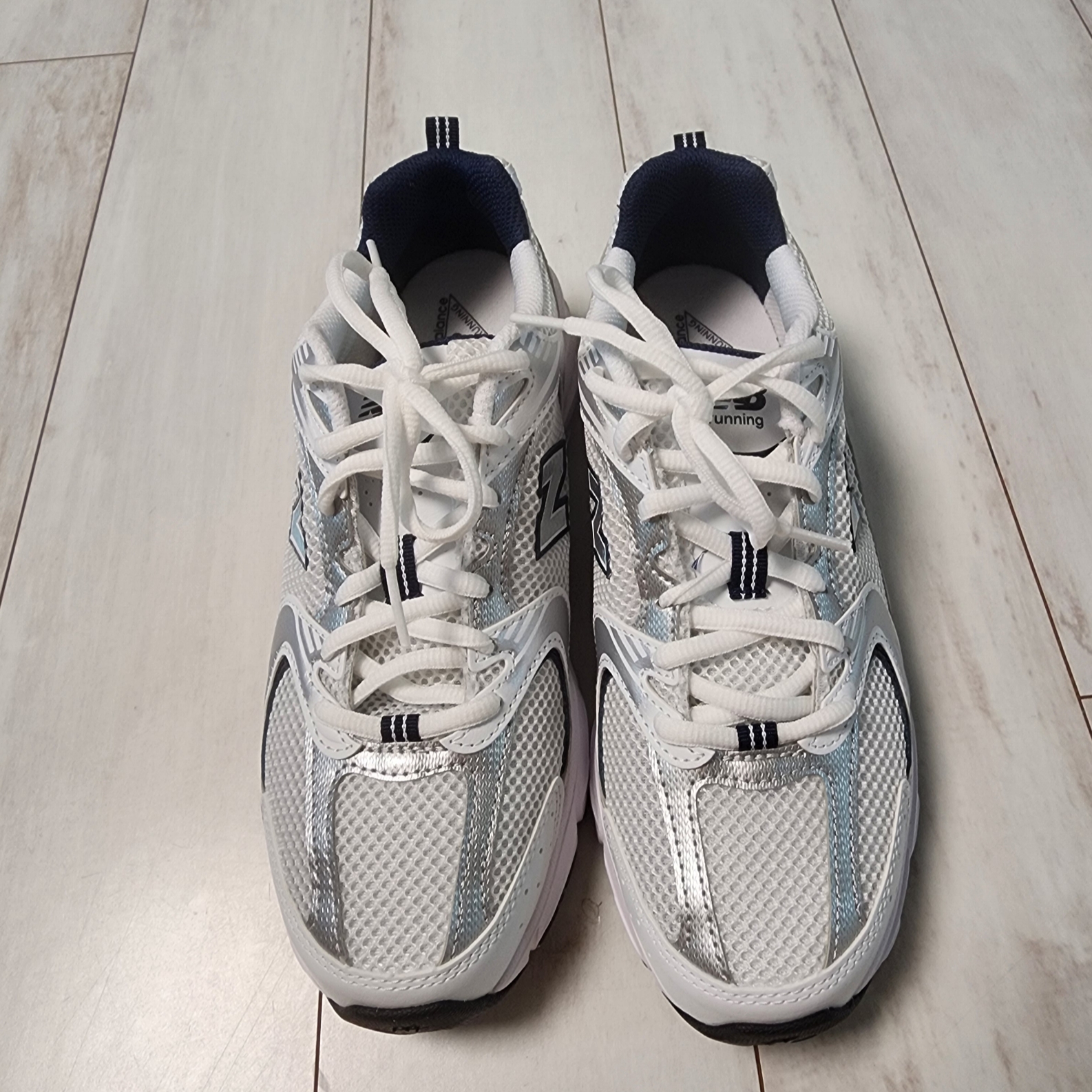 New Balance 530 White 착용 스타일