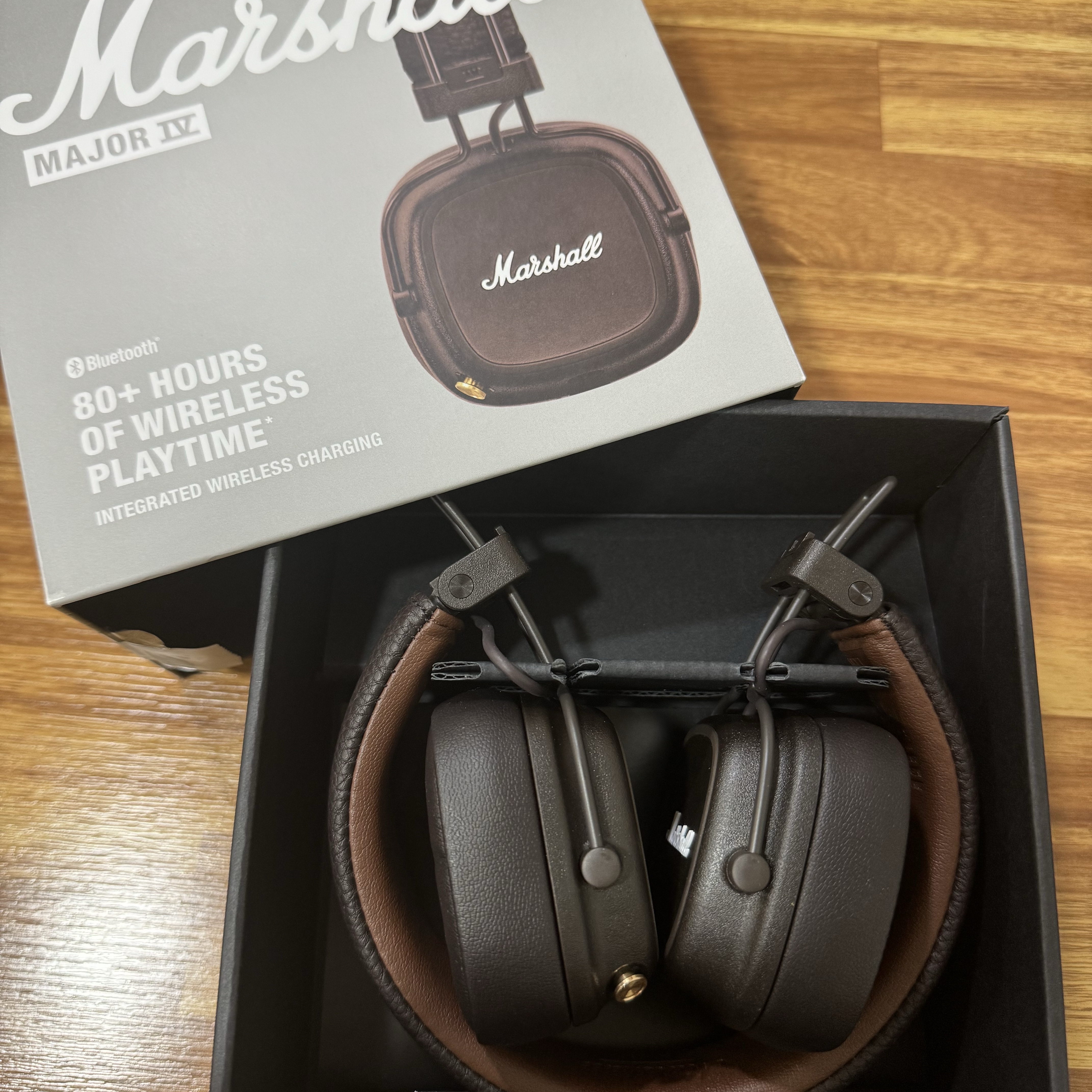 Marshall Major IV Brown (Korean Ver.) 착용 스타일