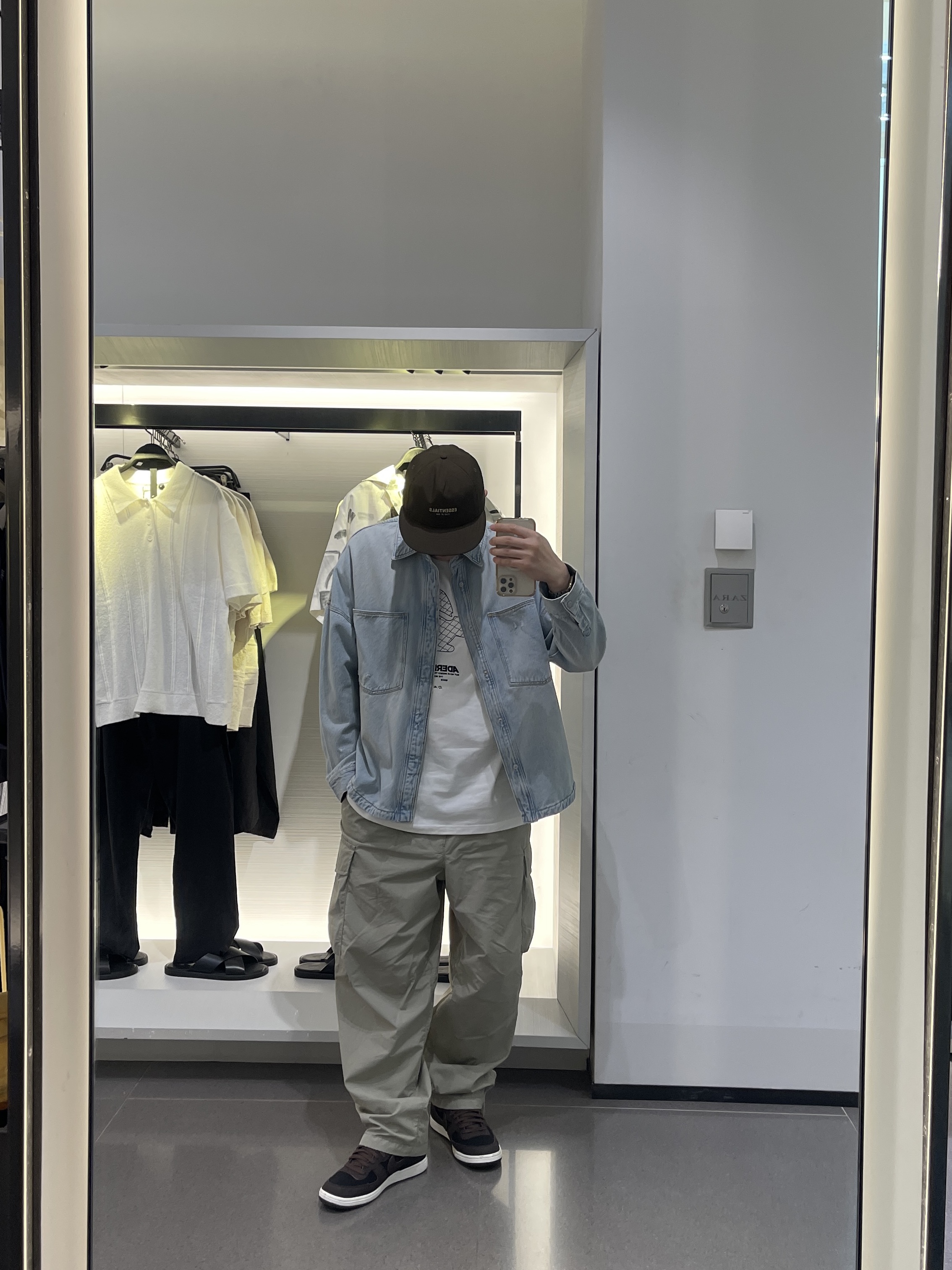 Ader Error Twinny Logo T-Shirt White, Essentials x New Era Retro Crown Strapback Brown 착용 스타일