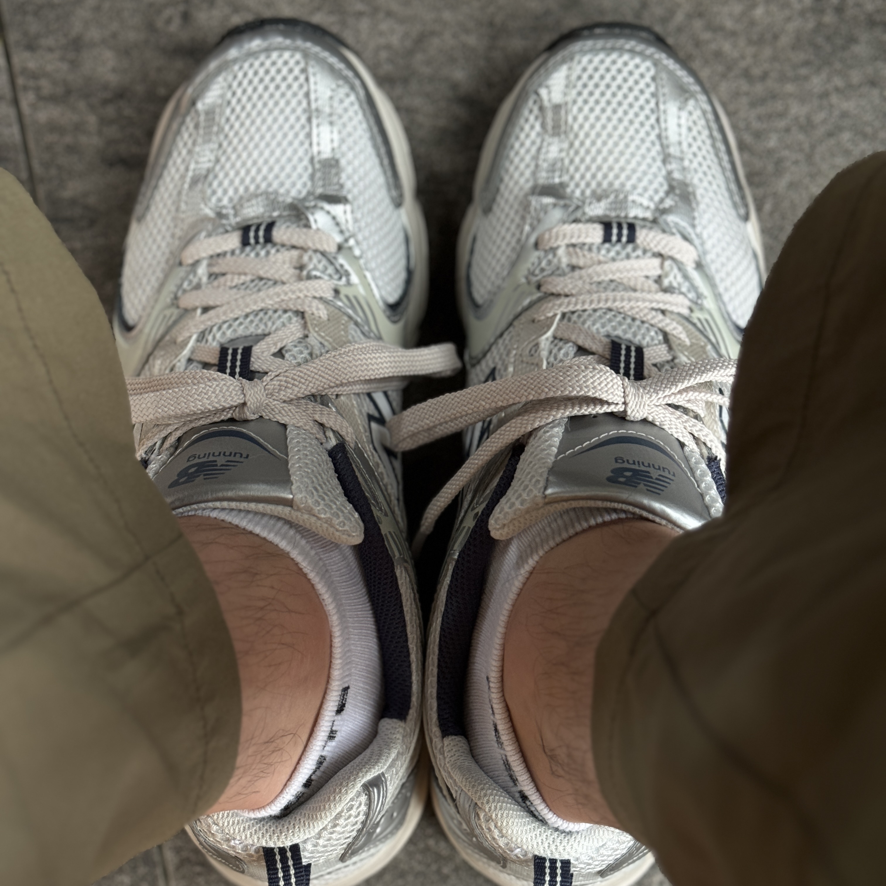 New Balance 530 Steel Grey 착용 스타일