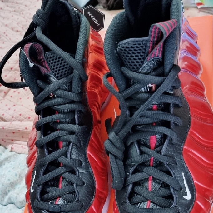 Nike Air Foamposite One Metallic Red 착용 스타일 - 2