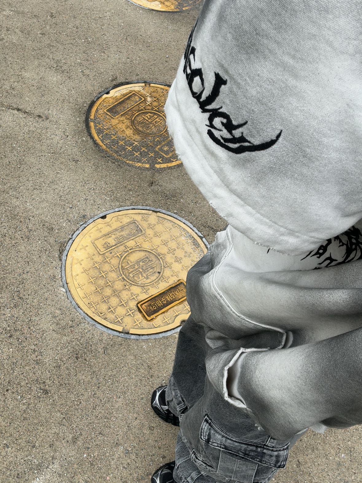 Thug Club TC Emblem Basic Beanie White, Project G/R Metalic Logo Hoodie Ivory 착용 스타일 - 2