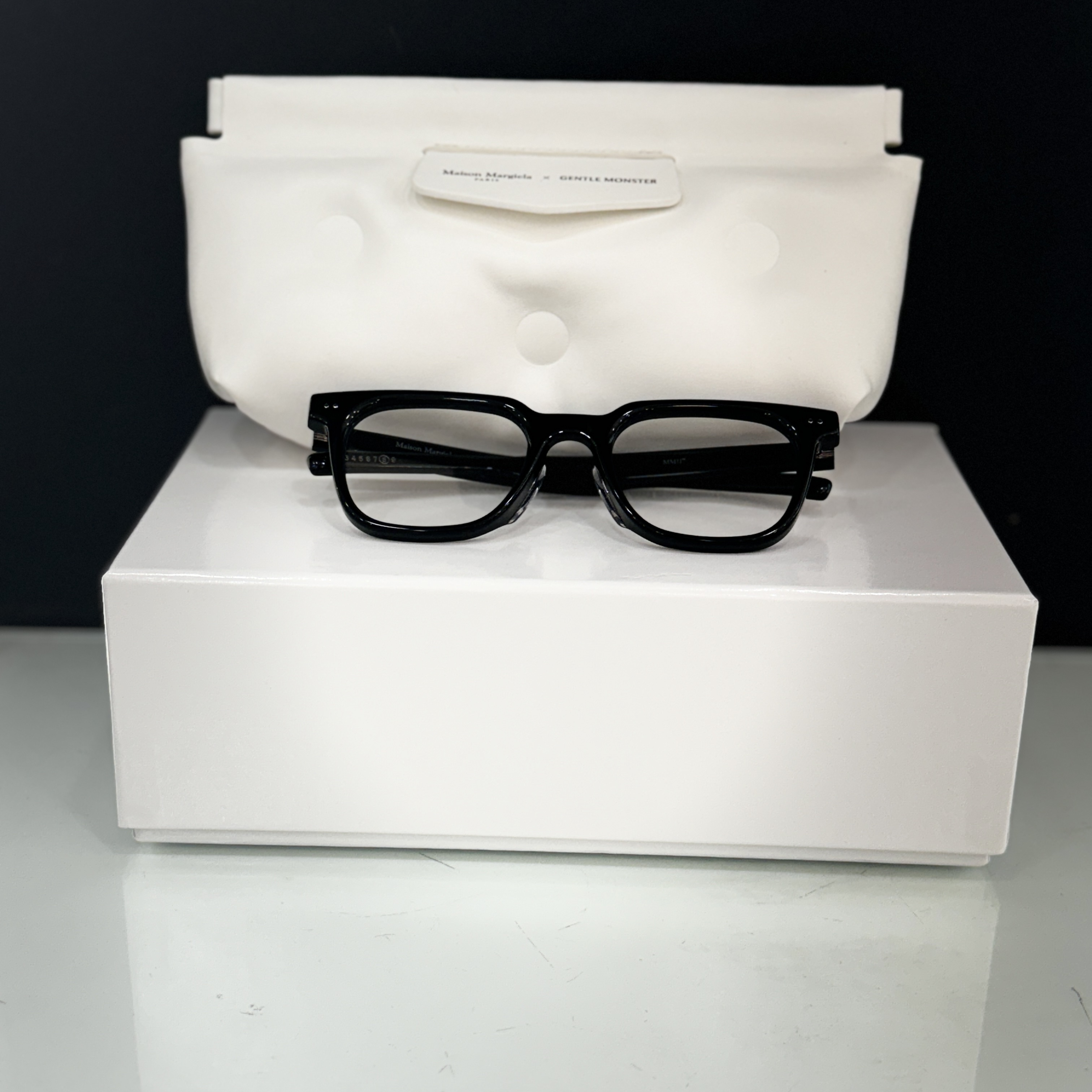 Gentle Monster x Maison Margiela MM117 Black Clear 착용 스타일 - 1