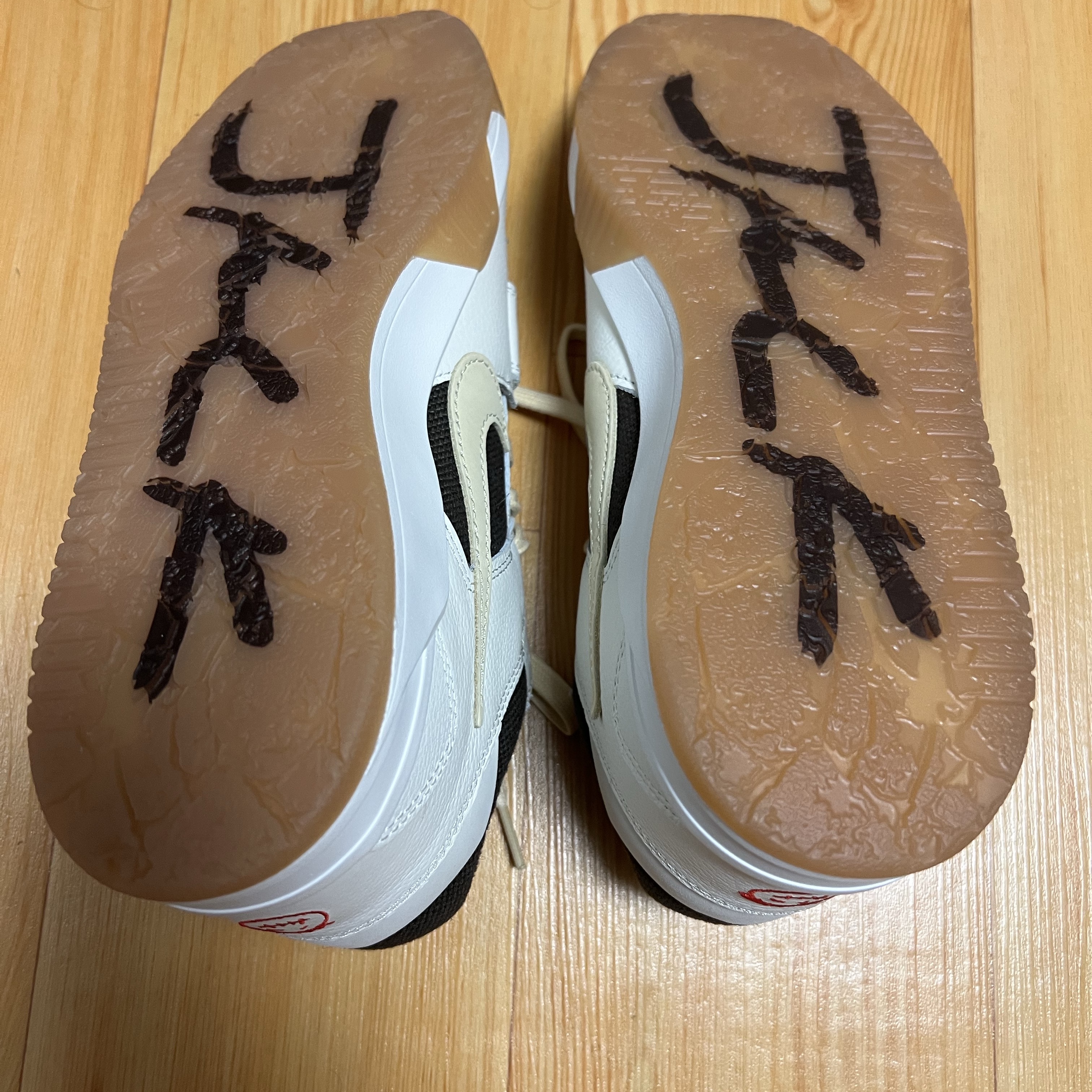 Jordan x Travis Scott Jumpman Jack TR Sail and Dark Mocha 착용 스타일 - 2