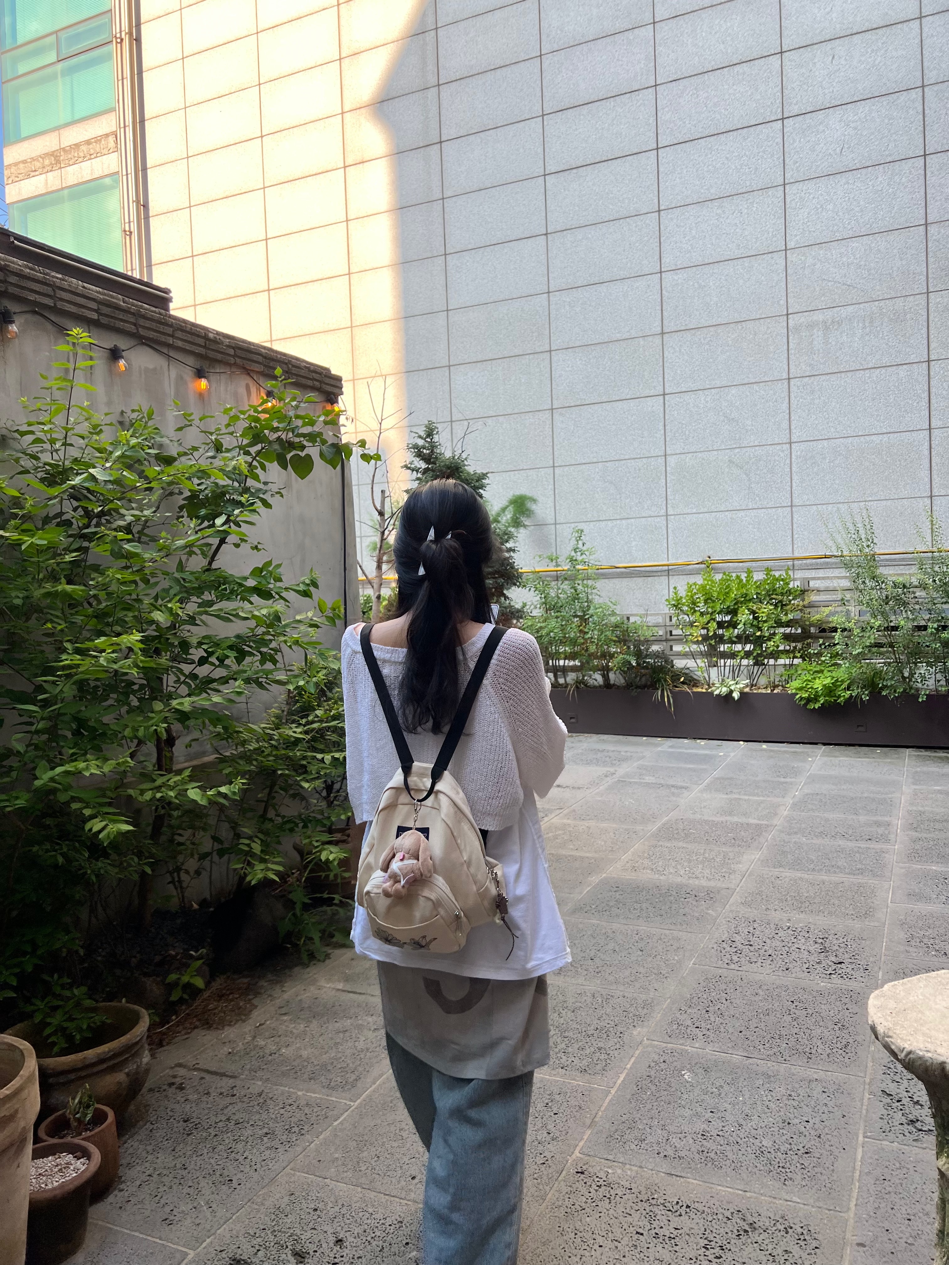 Jansport x Mardi Mercredi Half Pint FX Mini Backpack Coconut Cotton 착용 스타일 - 2