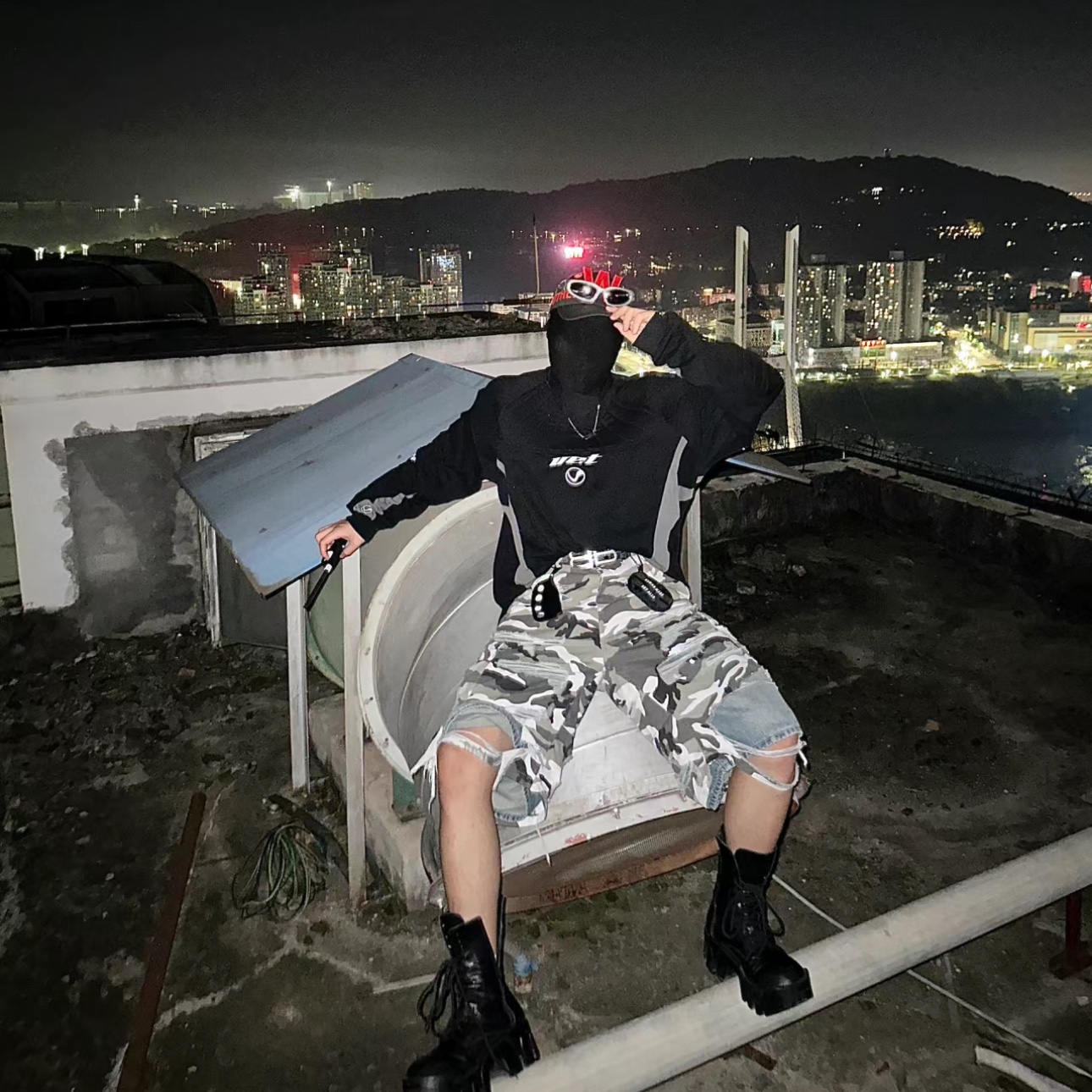 Project G/R x MFM333. Layered Skirt Camo Cargo Shorts Multi Camo 착용 스타일