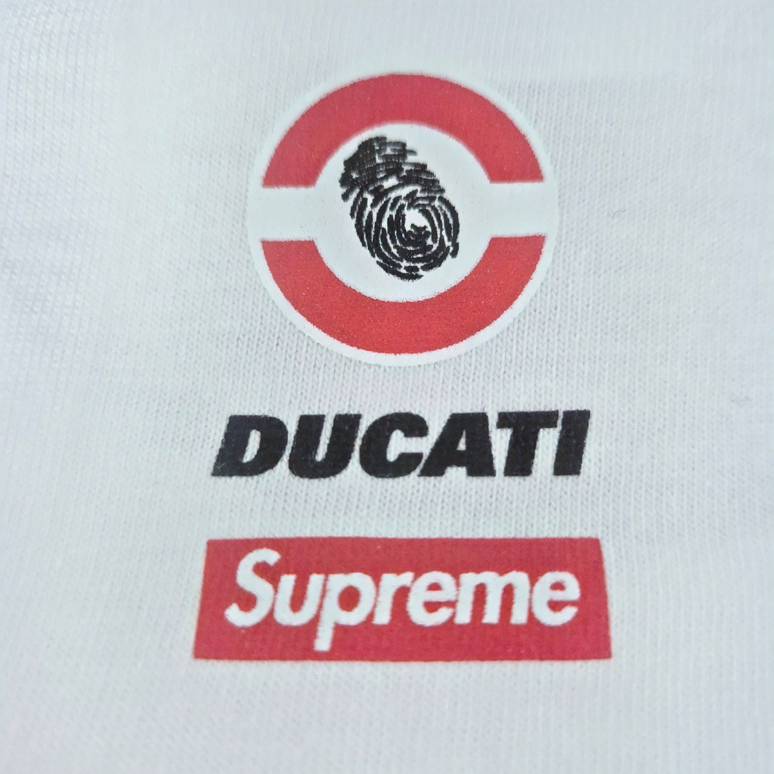 Supreme x Ducati Bike T-Shirt White - 24SS 착용 스타일 - 3