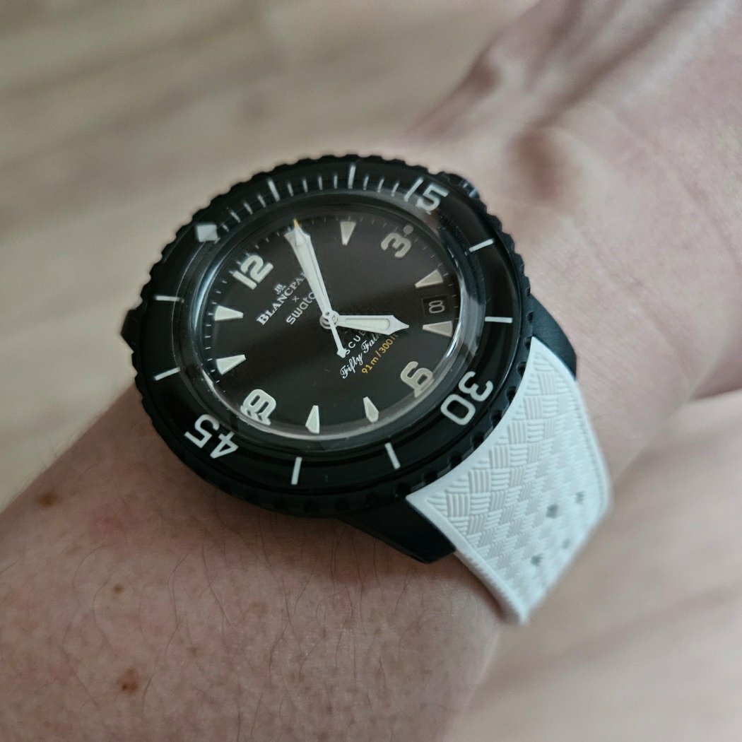Swatch x Blancpain Bioceramic Ocean of Storms 착용 스타일