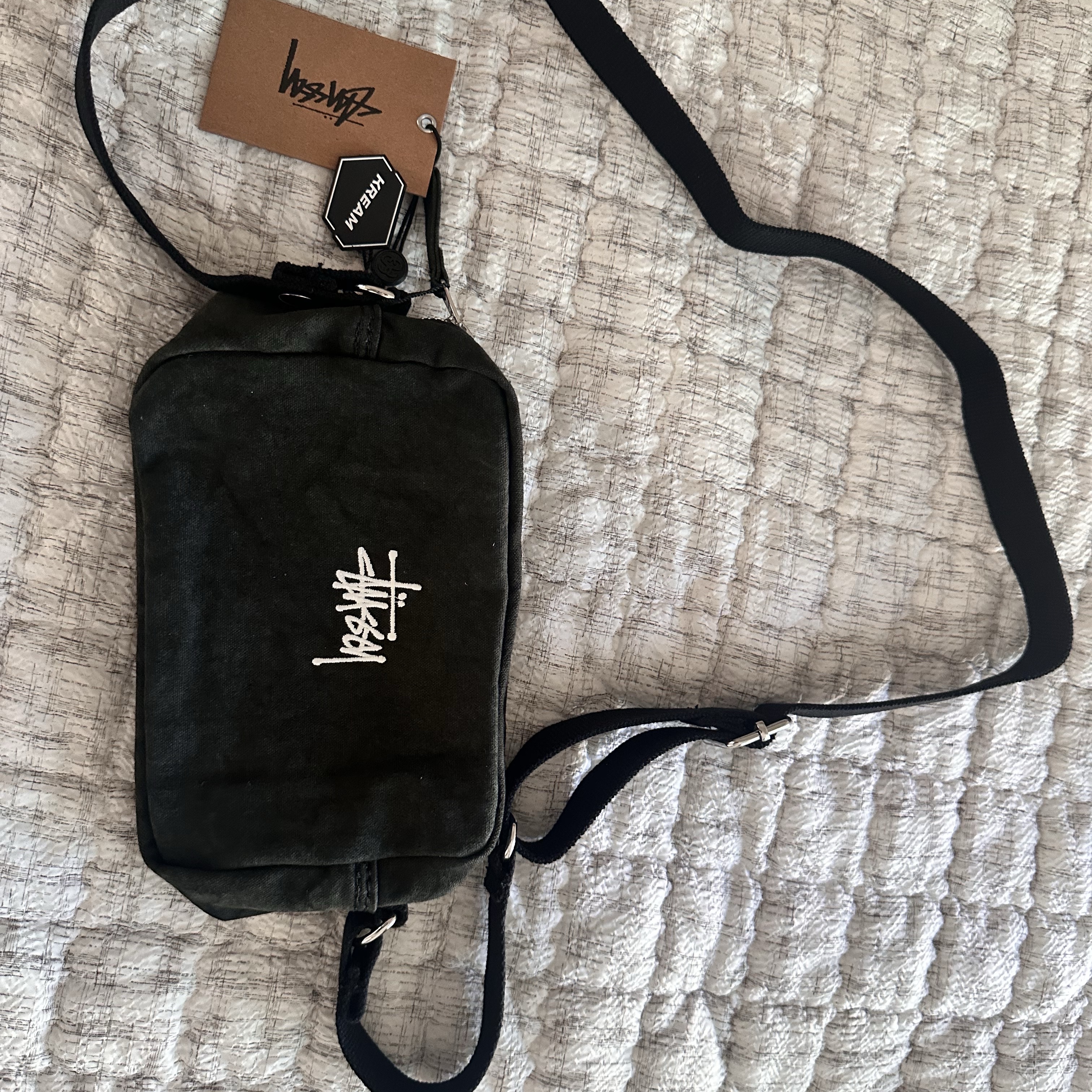 Stussy Canvas Side Pouch Washed Black 착용 스타일