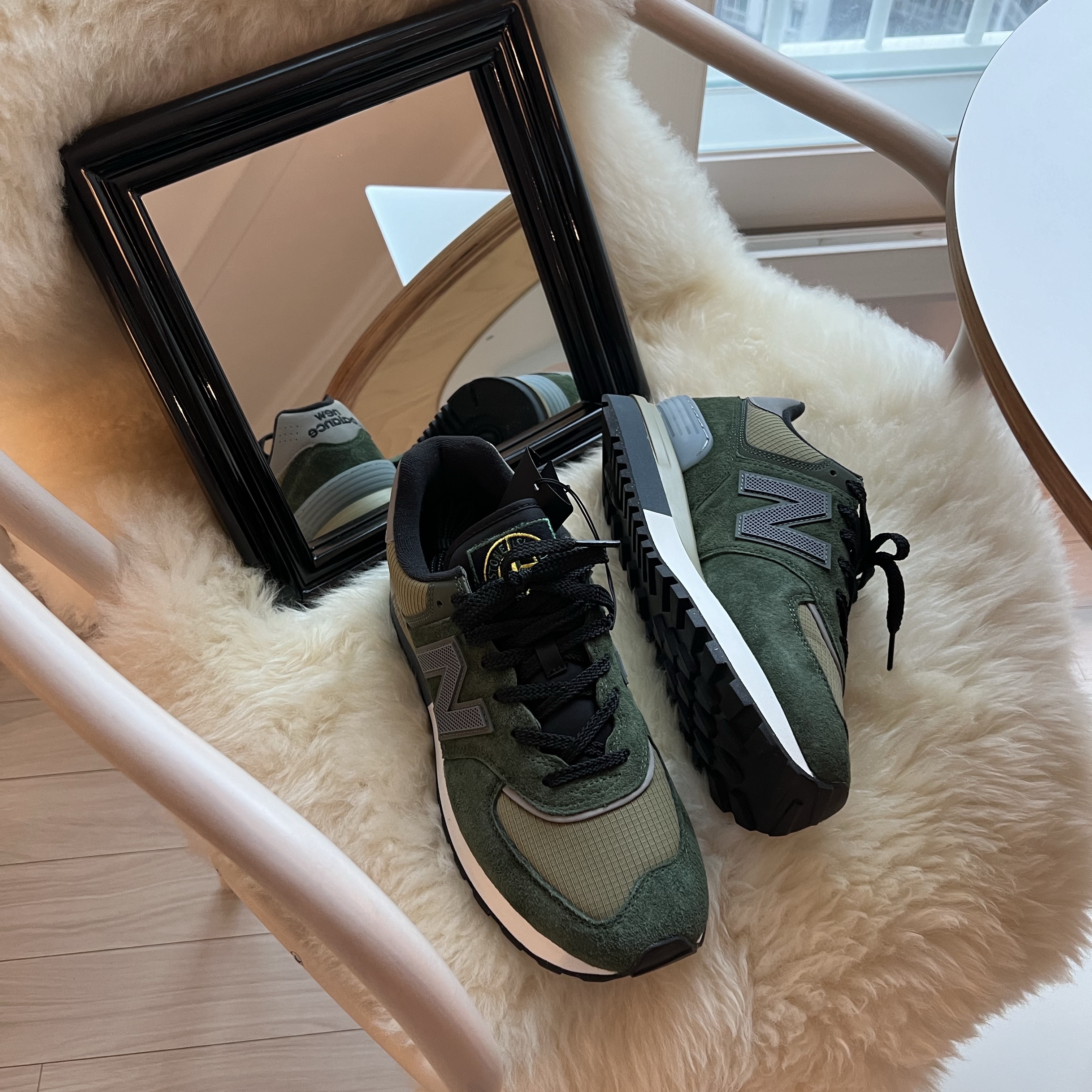 New Balance x Stone Island 574 Legacy Dark Green 착용 스타일 - 2