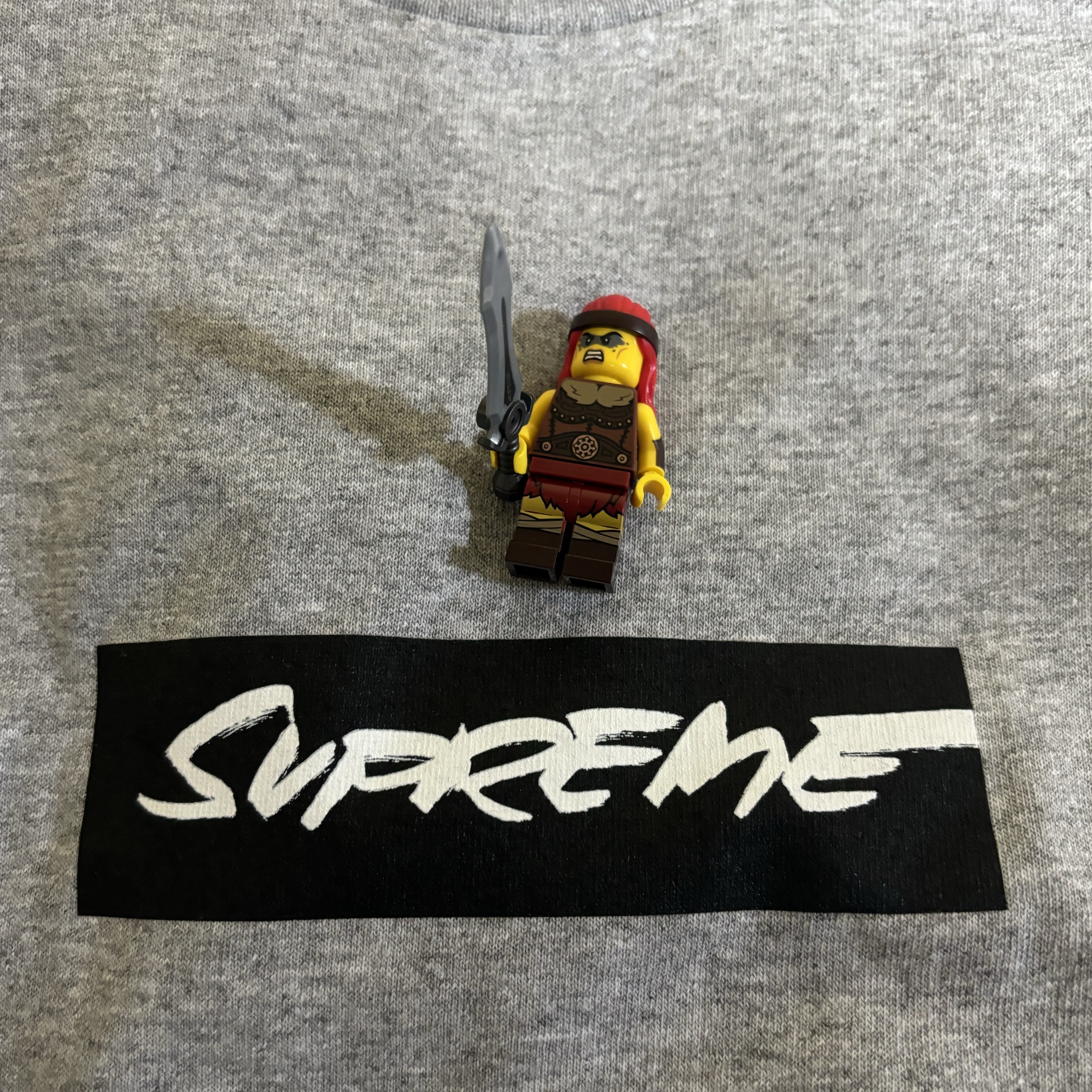 Supreme Futura Box Logo T-Shirt Heather Grey - 24SS 착용 스타일
