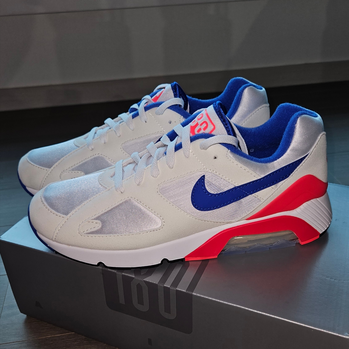 Nike Air 180 Ultramarine 착용 스타일 - 1