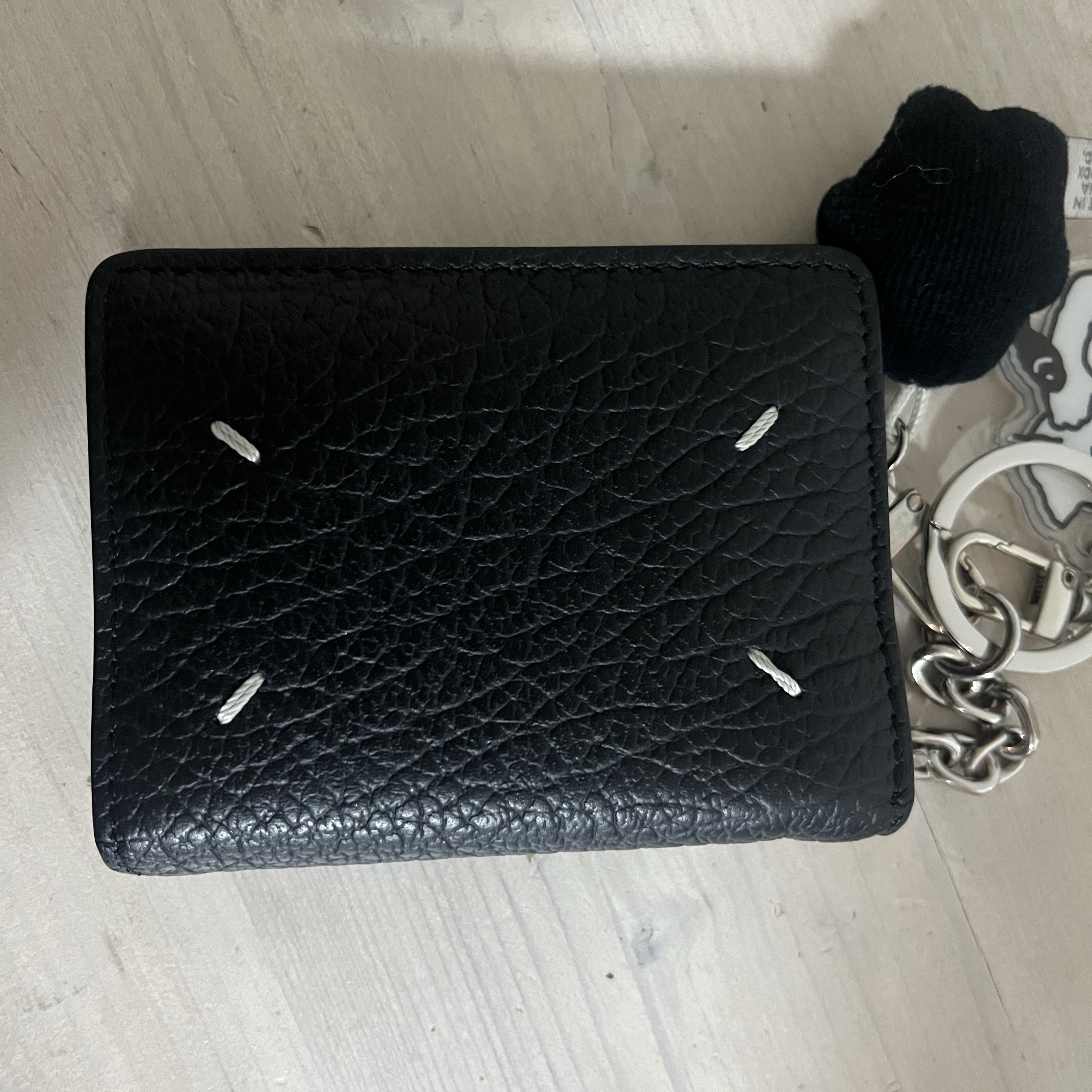 Maison Margiela Keyring Wallet Black 착용 스타일