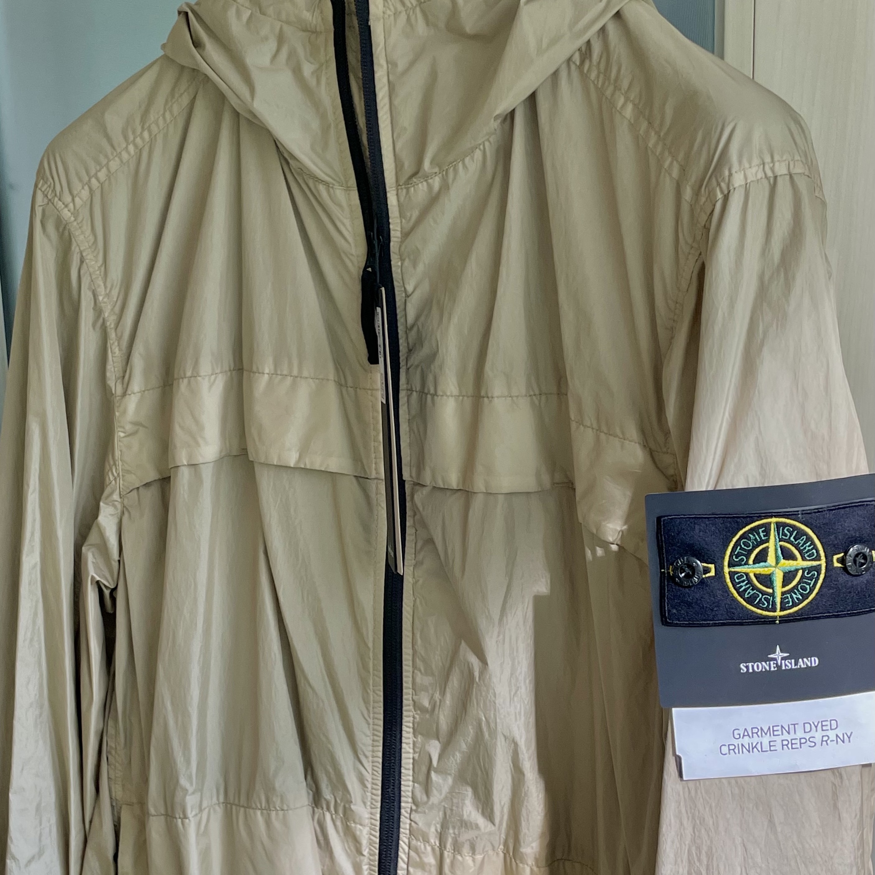 Stone Island 40922 Garment Dyed Crinkle Reps R-Nylon Sand - 24SS, Stone Island 40922 Garment Dyed Crinkle Reps R-Nylon Black - 24SS 착용 스타일 - 2