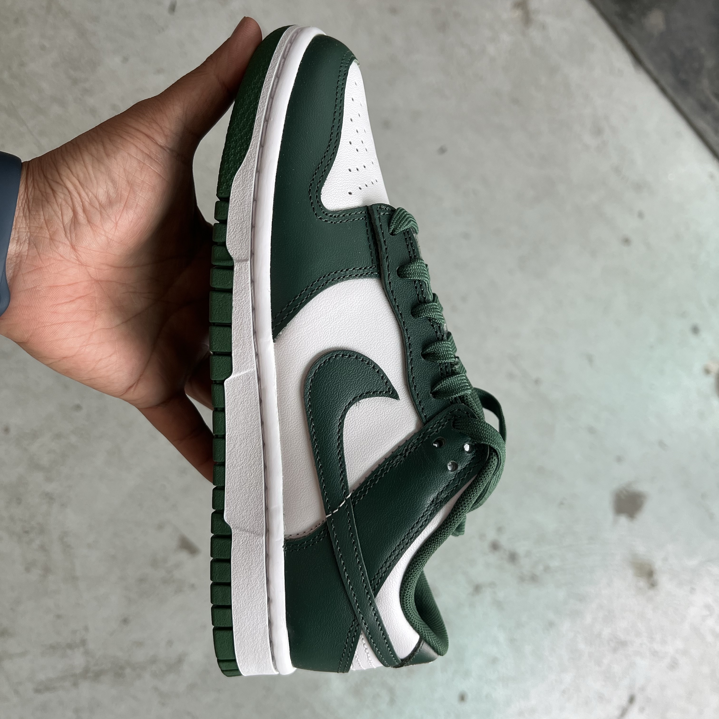 Nike Dunk Low Retro Varsity Green 착용 스타일