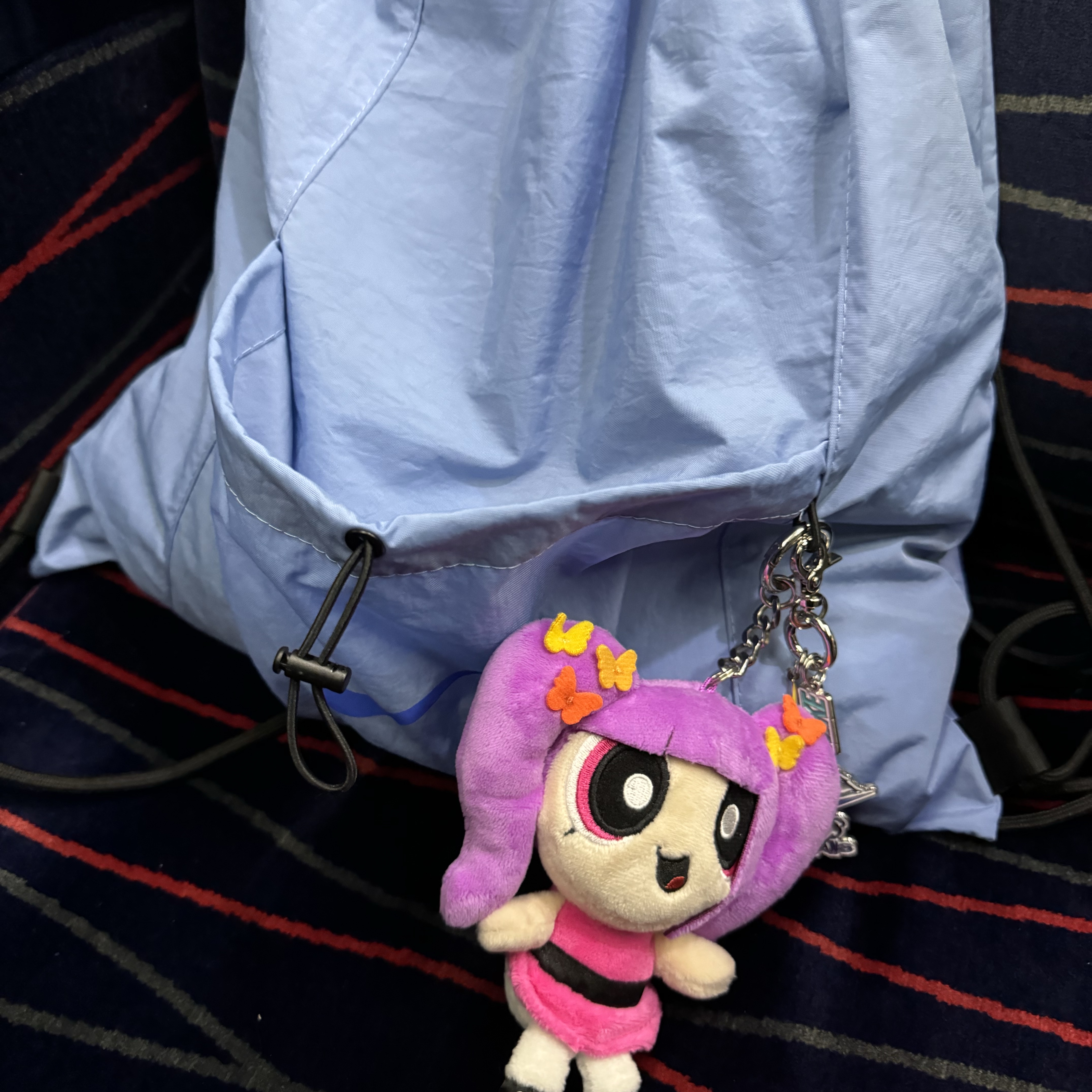 Newjeans x The Powerpuff Girls Bag Charm Hanni, Nike Nike Gangnam Opening Anniversary Gymsack 착용 스타일