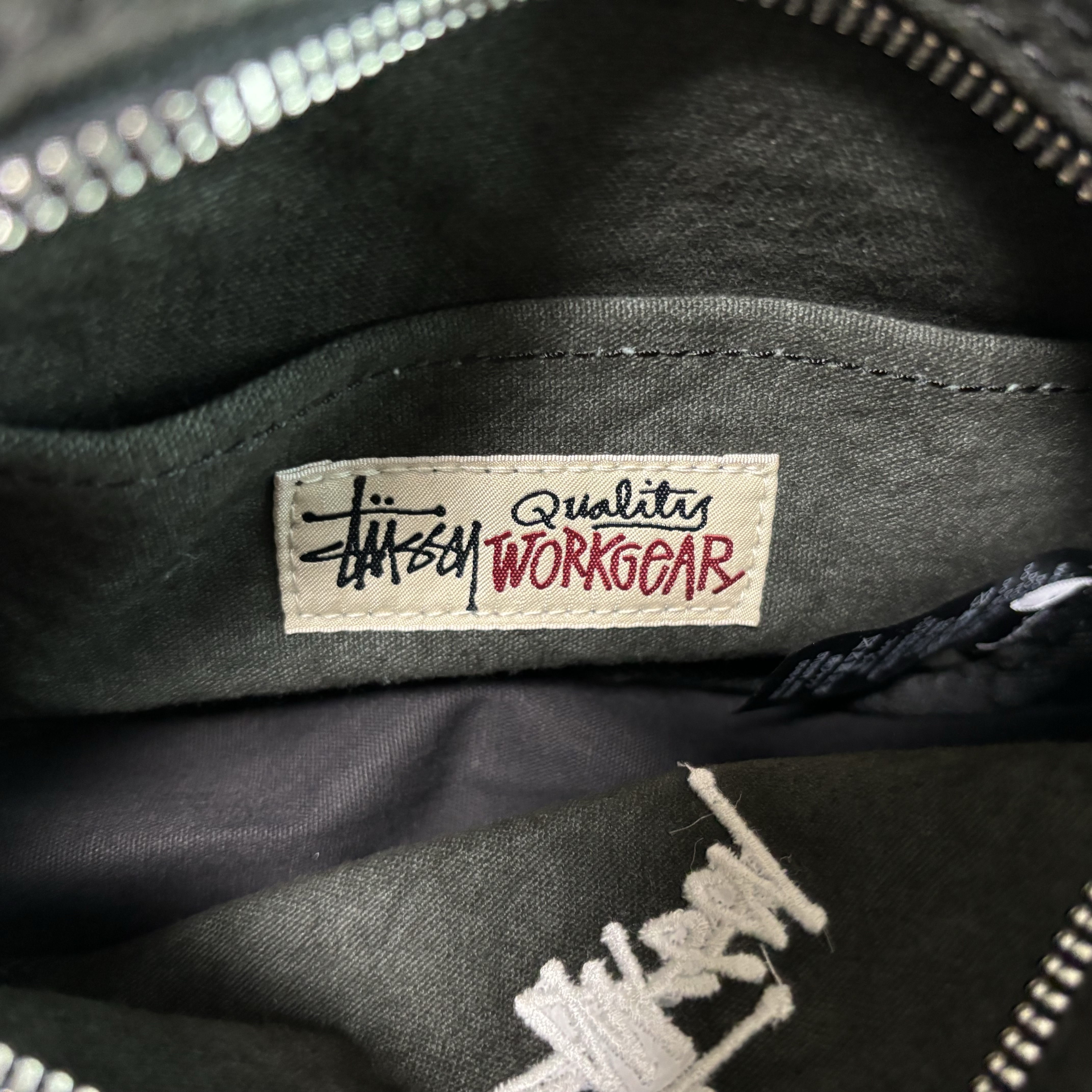 Stussy Canvas Side Pouch Washed Black 착용 스타일 - 3