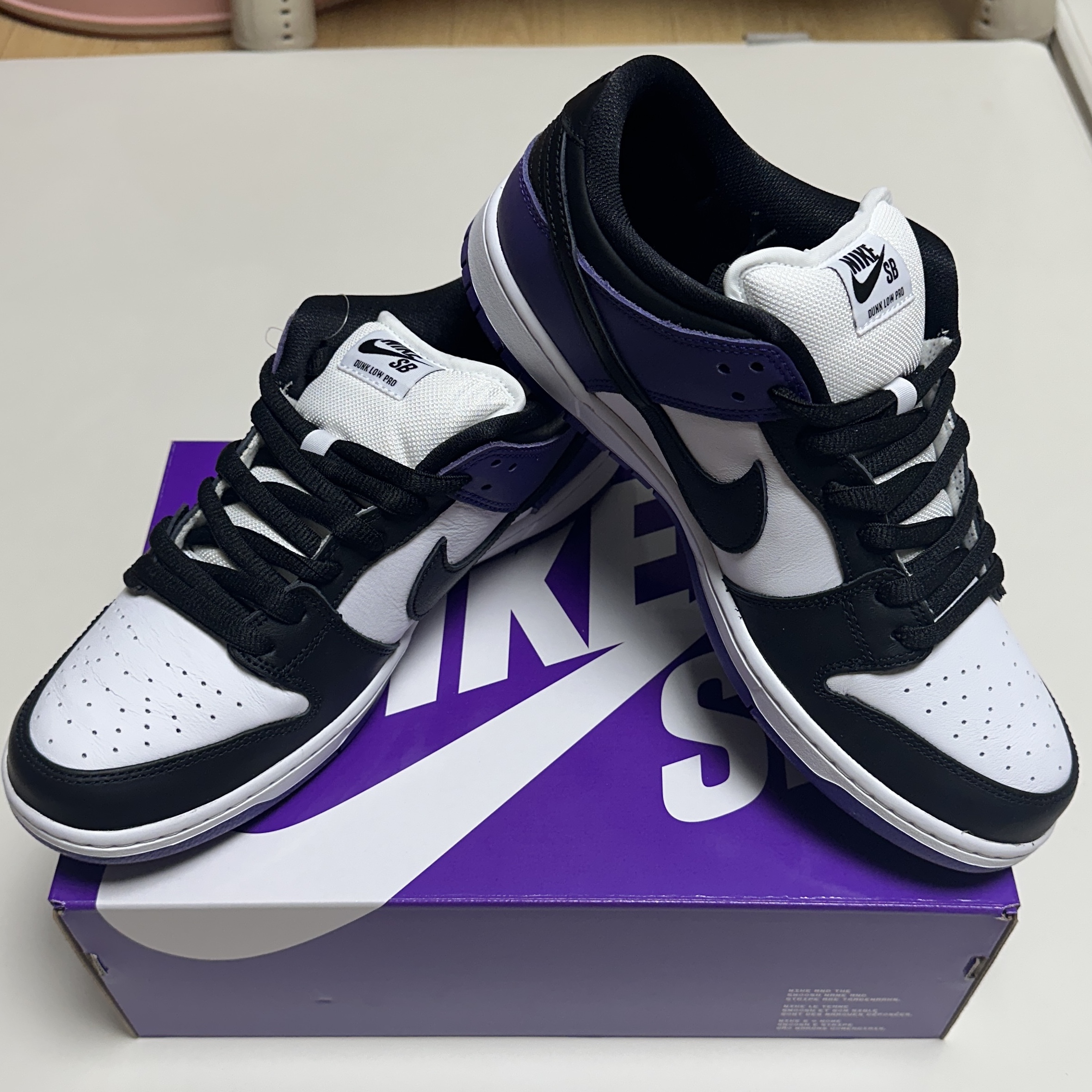 Nike SB Dunk Low Pro Court Purple 착용 스타일 - 2