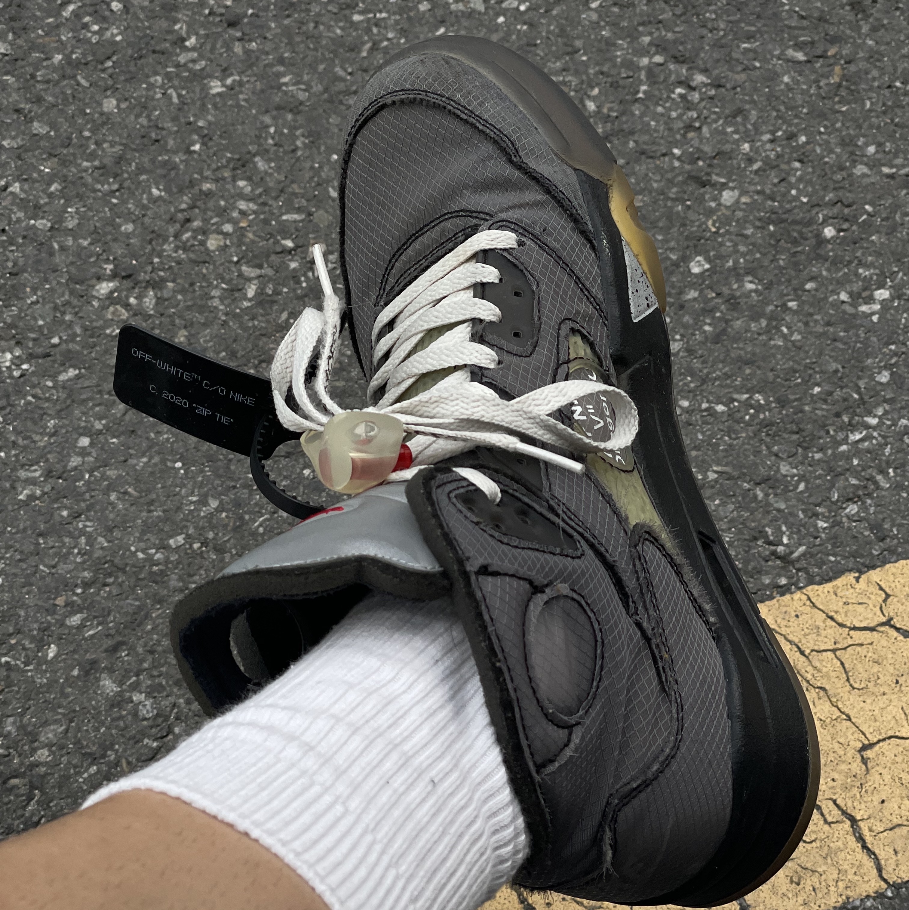 Jordan 5 x Off-White Retro SP Black Muslin 착용 스타일 - 9