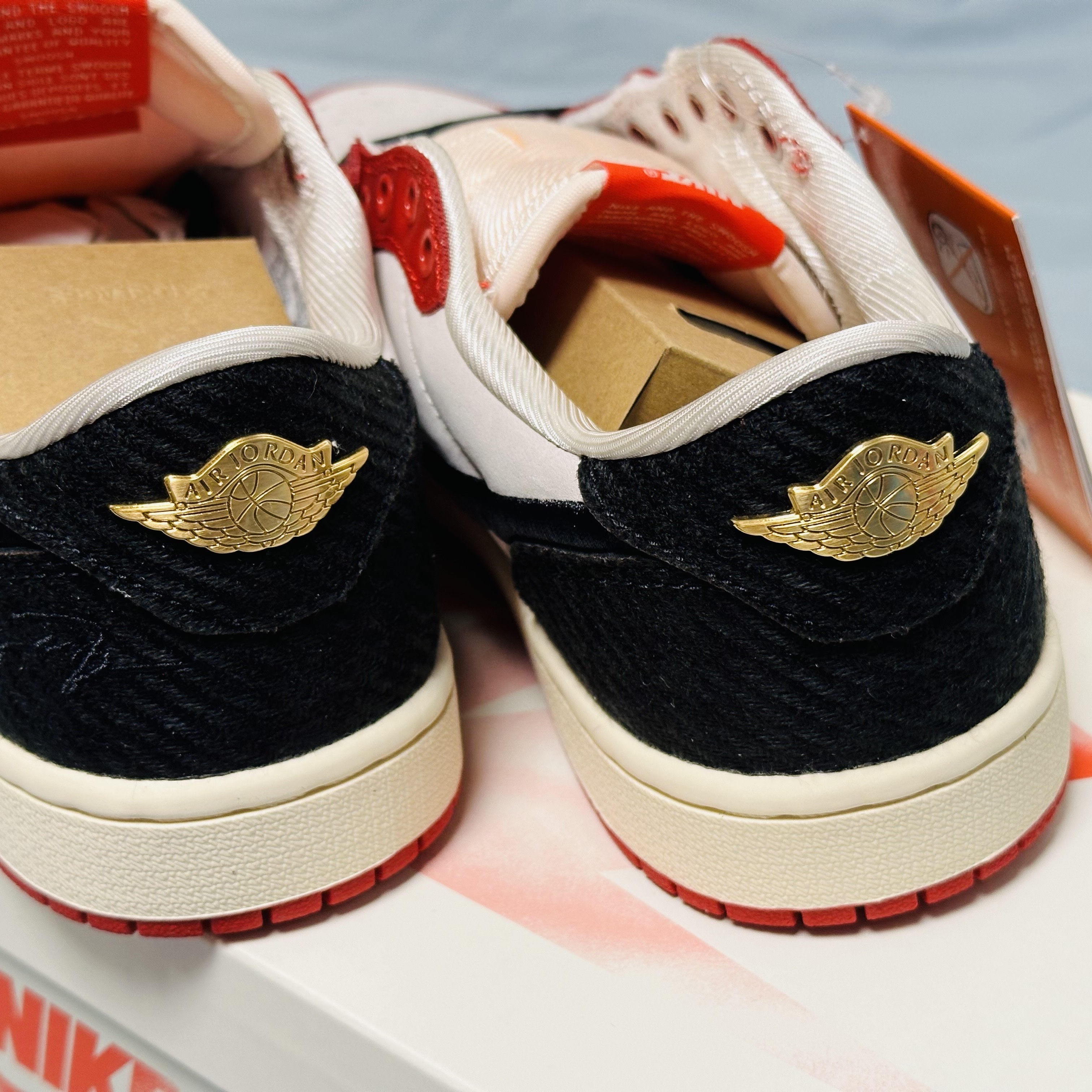Jordan 1 x Trophy Room Retro Low OG SP Sail Varsity Red 착용 스타일 - 2