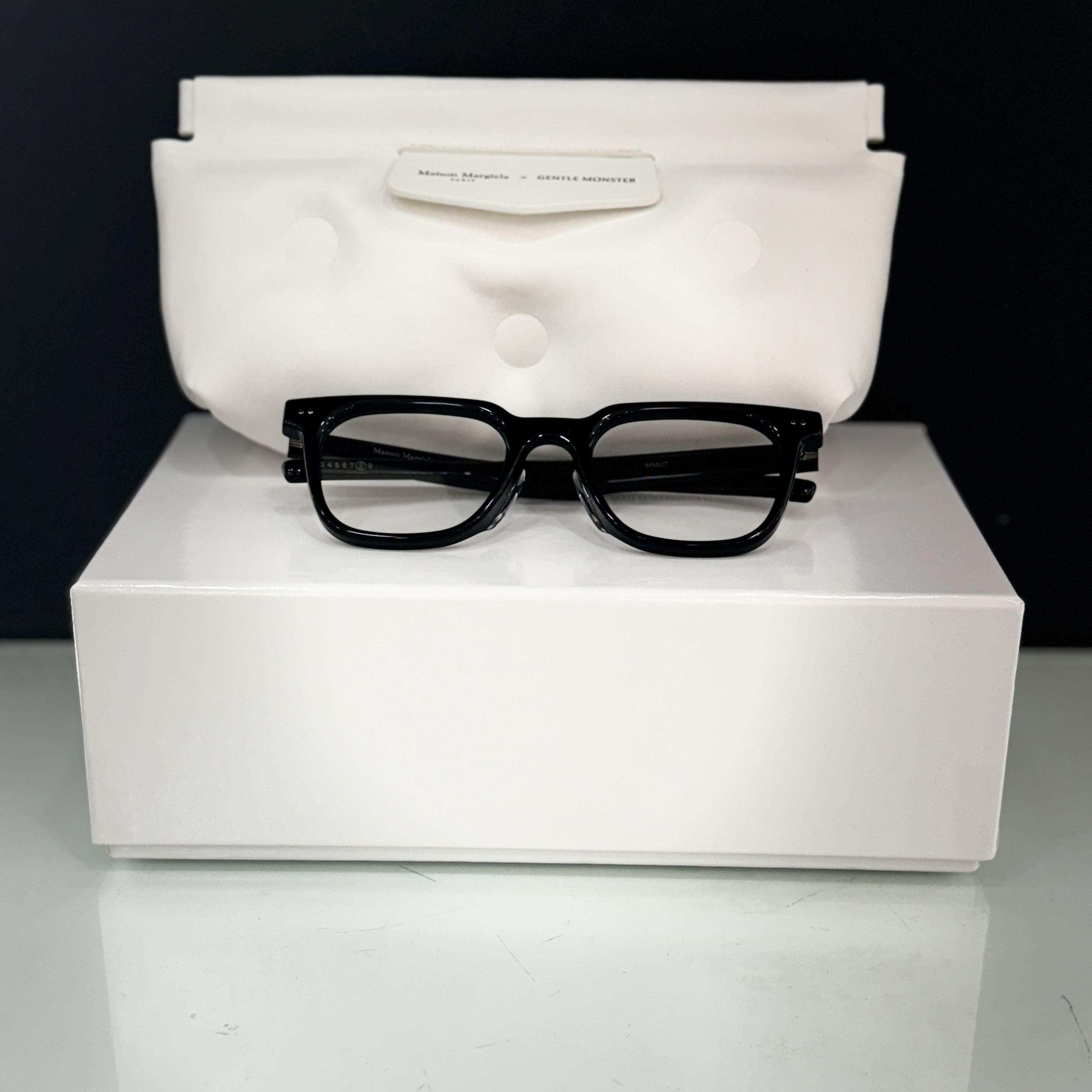 Gentle Monster x Maison Margiela MM117 Black Clear 착용 스타일 - 2