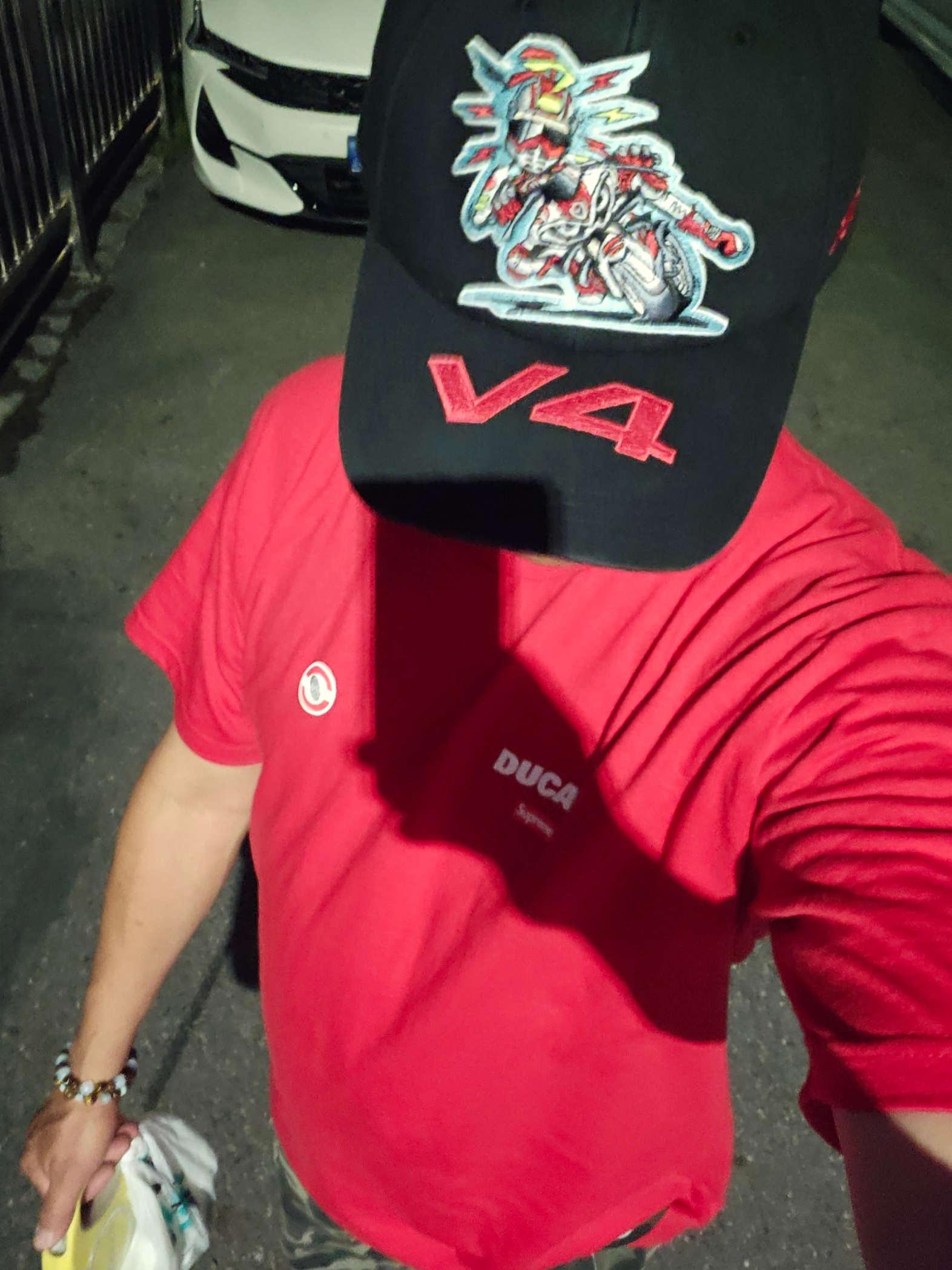 Supreme x Ducati 6-Panel Black - 24SS, Supreme x Ducati Logos T-Shirt Red - 24SS 착용 스타일 - 3