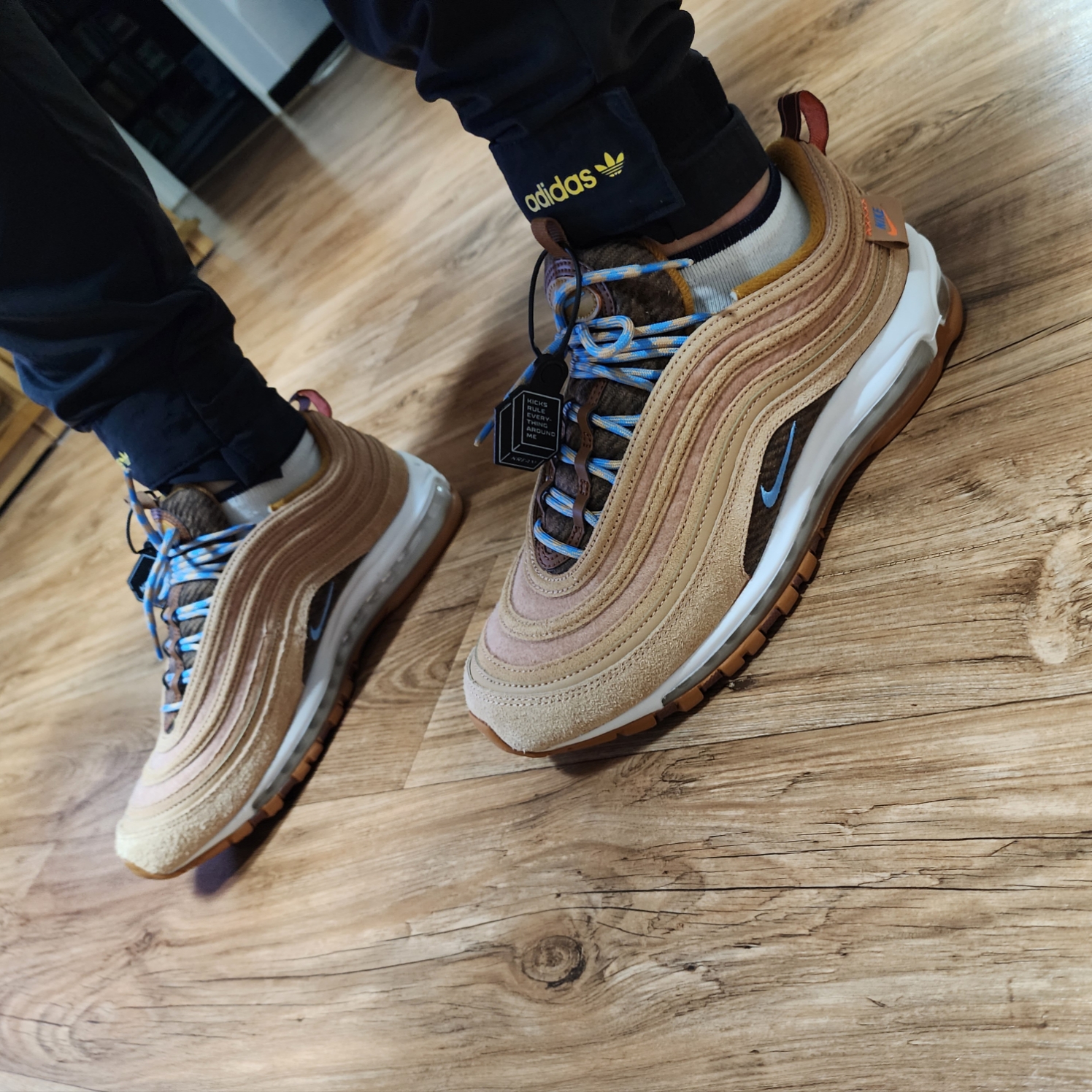 Nike Air Max 97 SE Praline Desert Ochre 착용 스타일