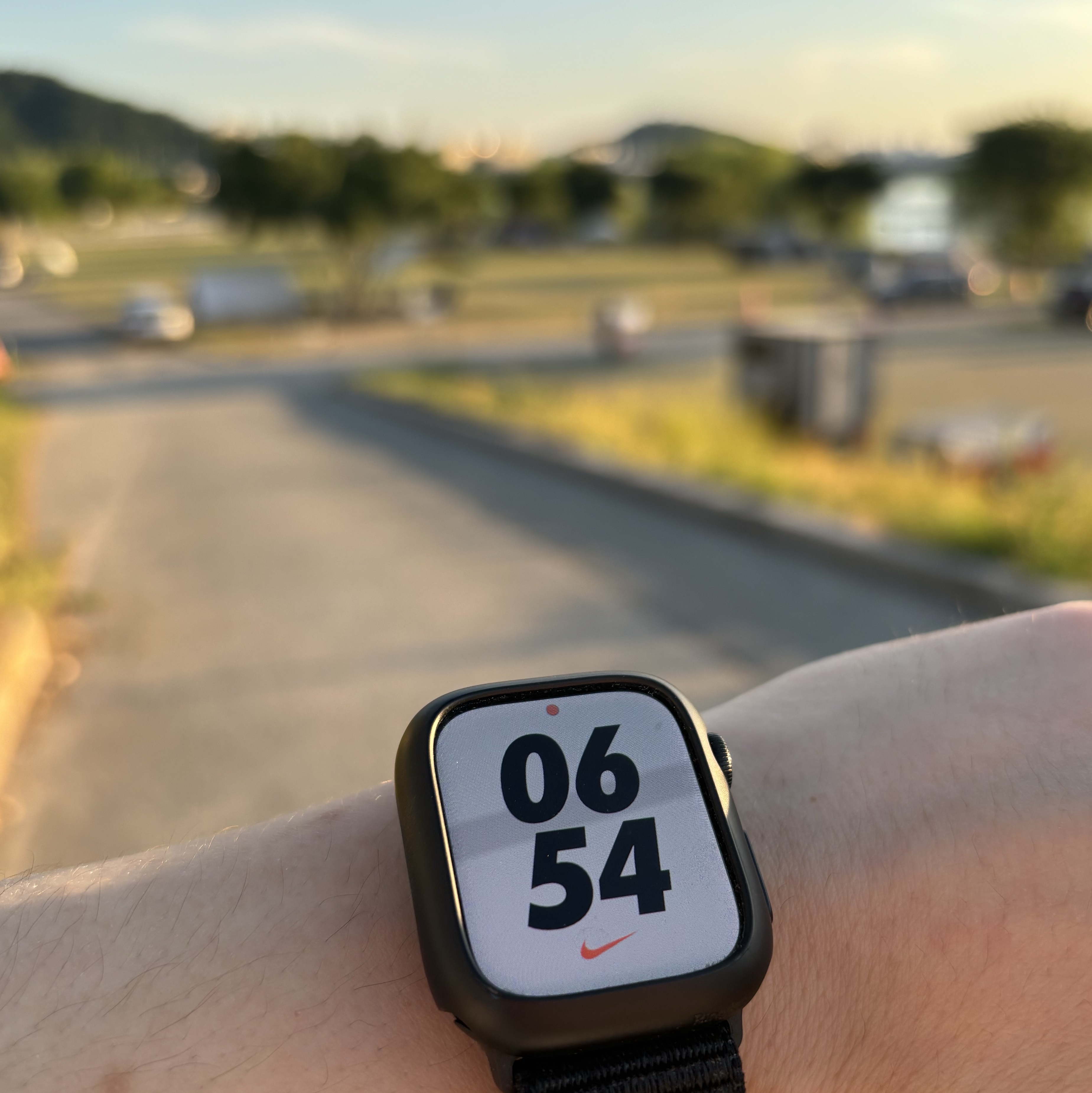 Apple Watch Series 8 41mm GPS Midnight Aluminium Case with Sport Band Midnight (Korean Ver.) 착용 스타일 - 1