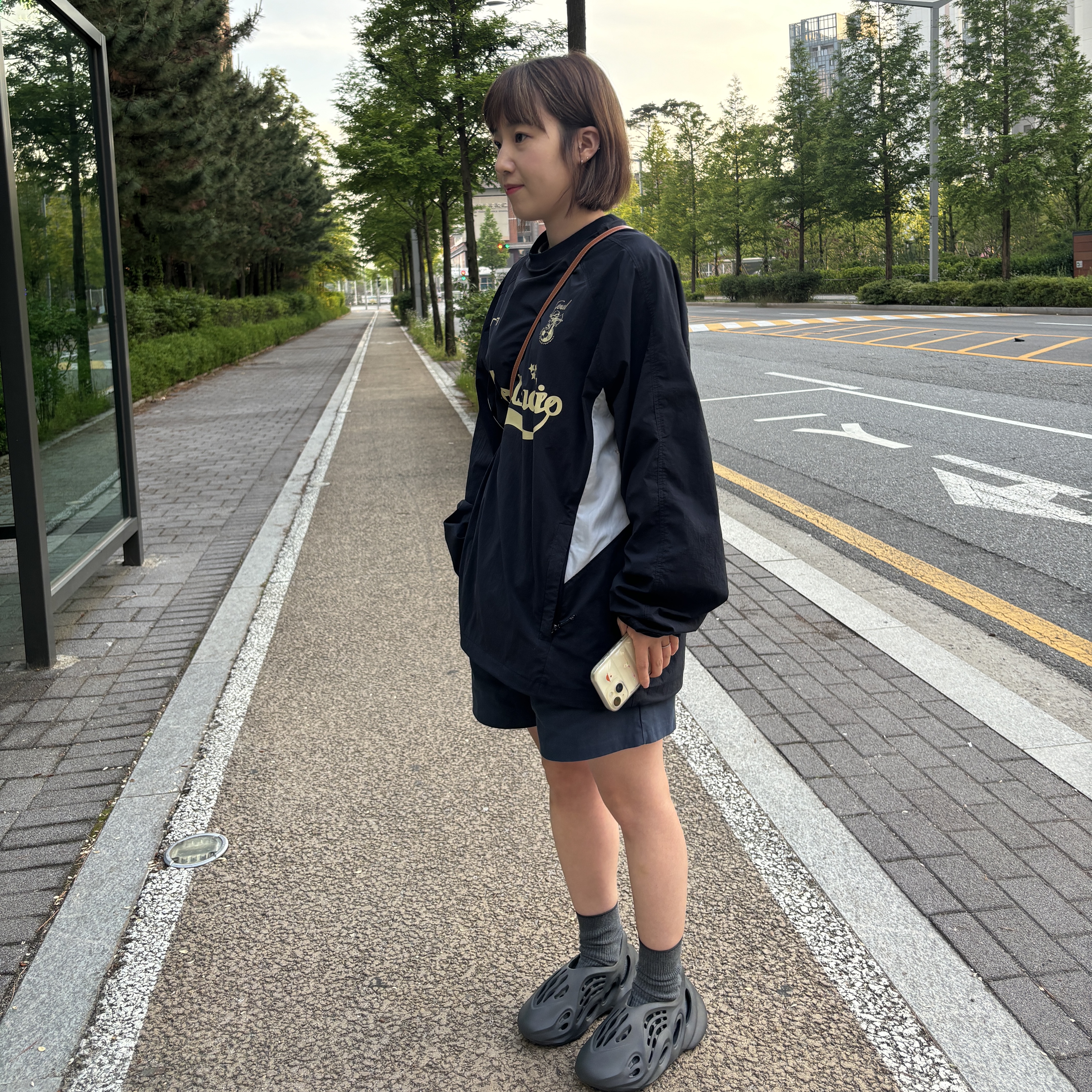 Adidas Yeezy Foam RNNR Onyx 착용 스타일