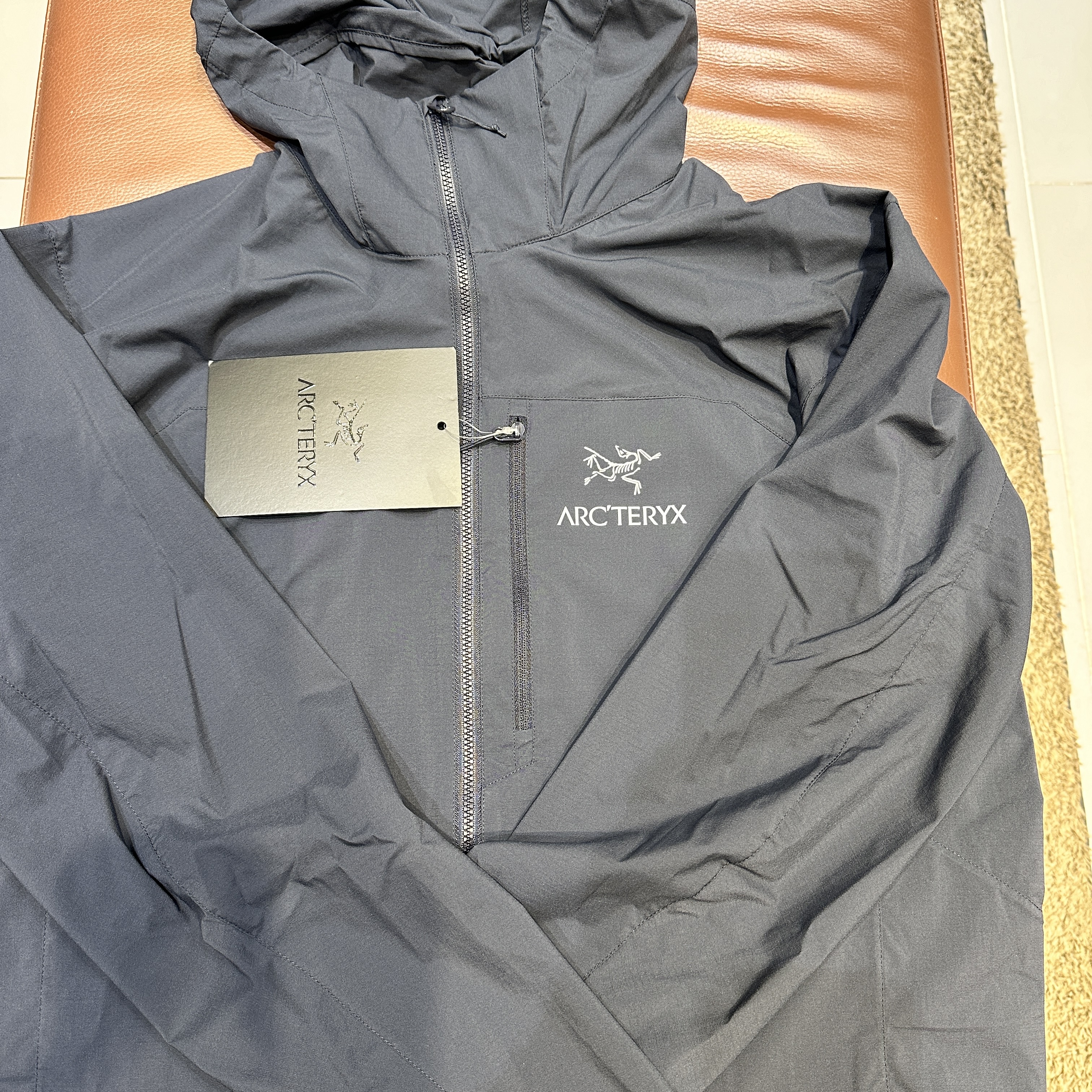 Arc'teryx Squamish Hoody Black Sapphire 착용 스타일 - 2
