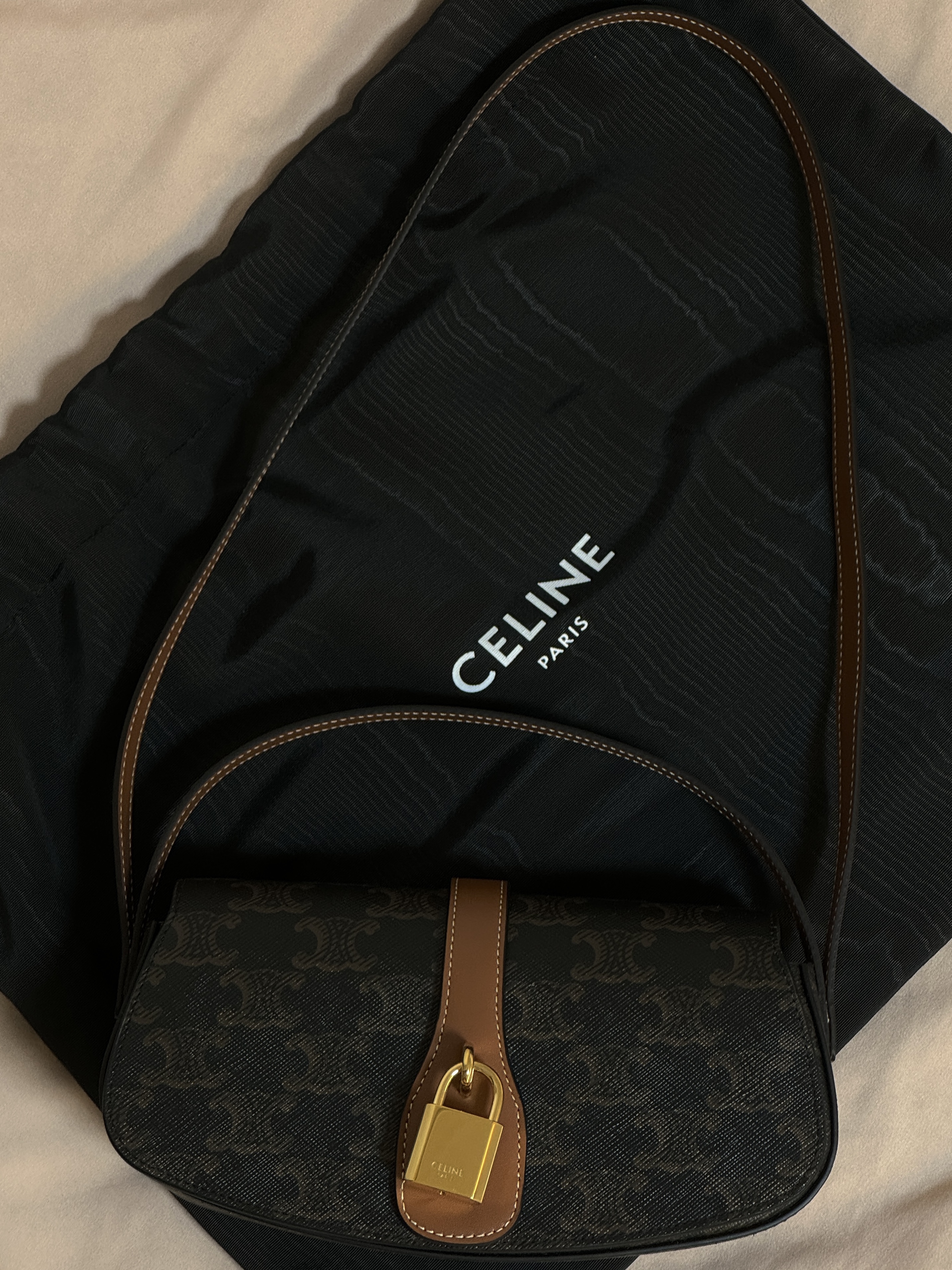 Celine Clutch On Strap Tabou in Triomphe Canvas Calfskin Tan 착용 스타일