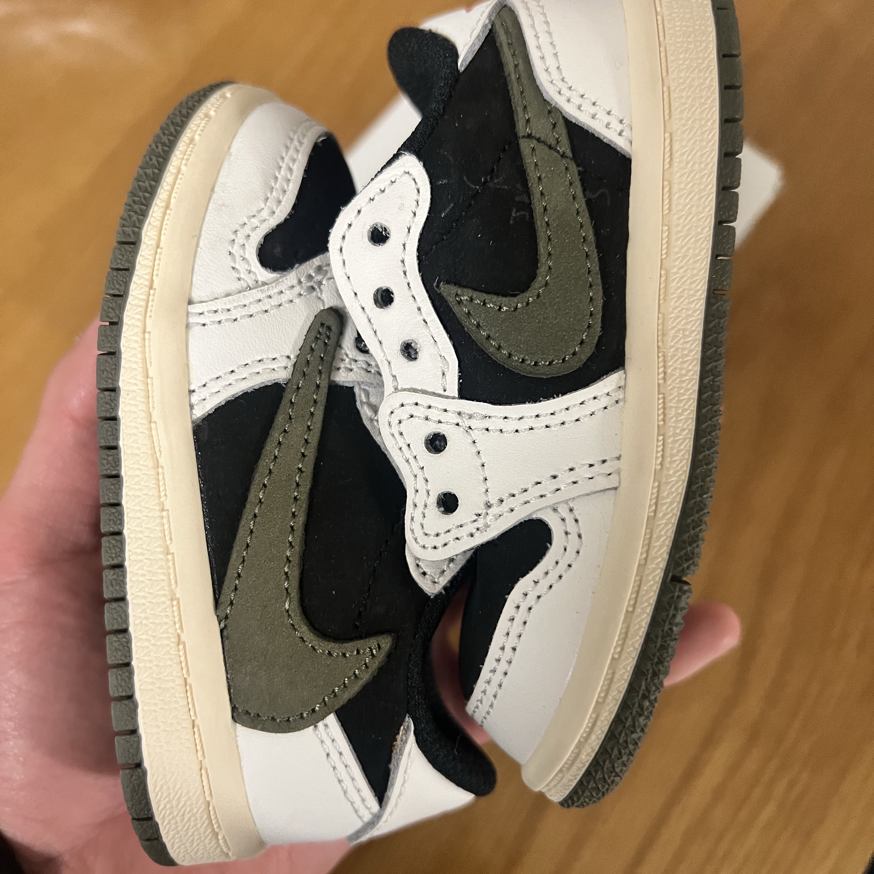 (TD) Jordan 1 x Travis Scott Retro Low OG SP Medium Olive 착용 스타일 - 4