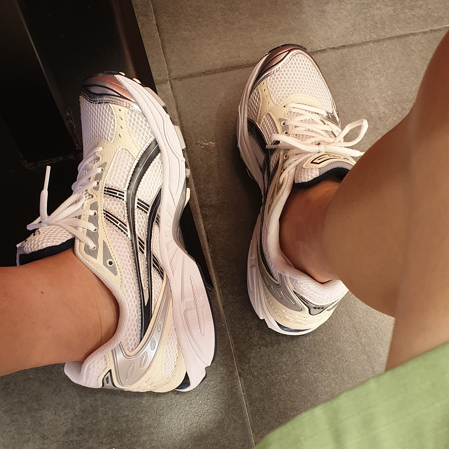 (W) Asics Gel-Kayano 14 White Midnight 착용 스타일 - 1