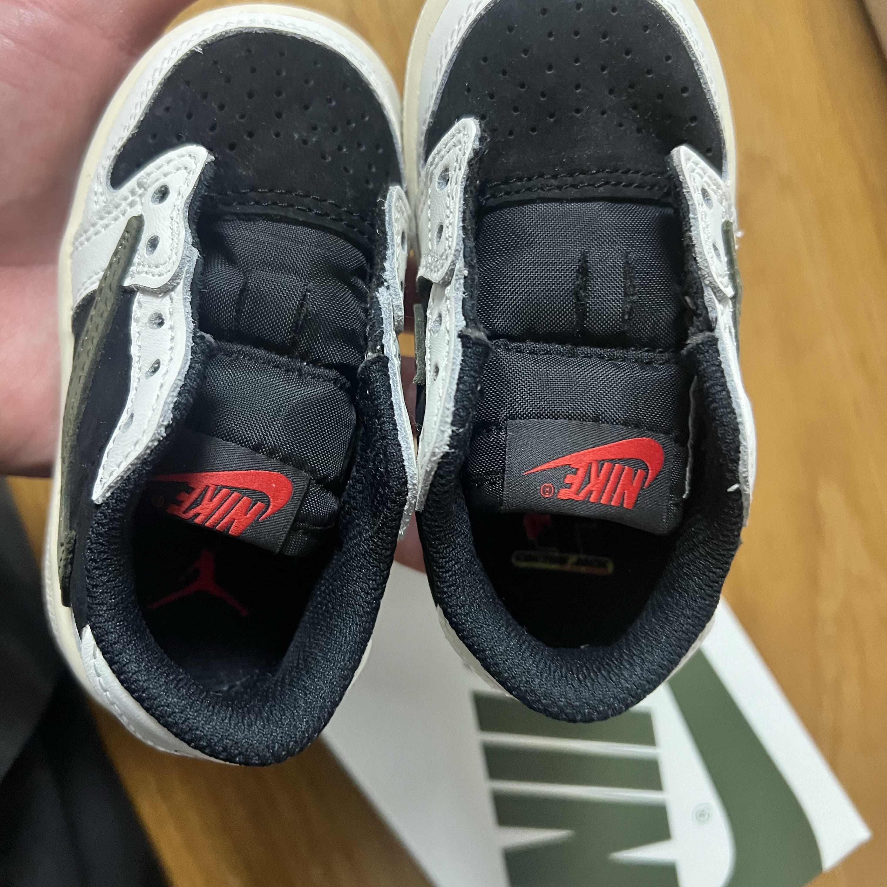 (TD) Jordan 1 x Travis Scott Retro Low OG SP Medium Olive 착용 스타일 - 5