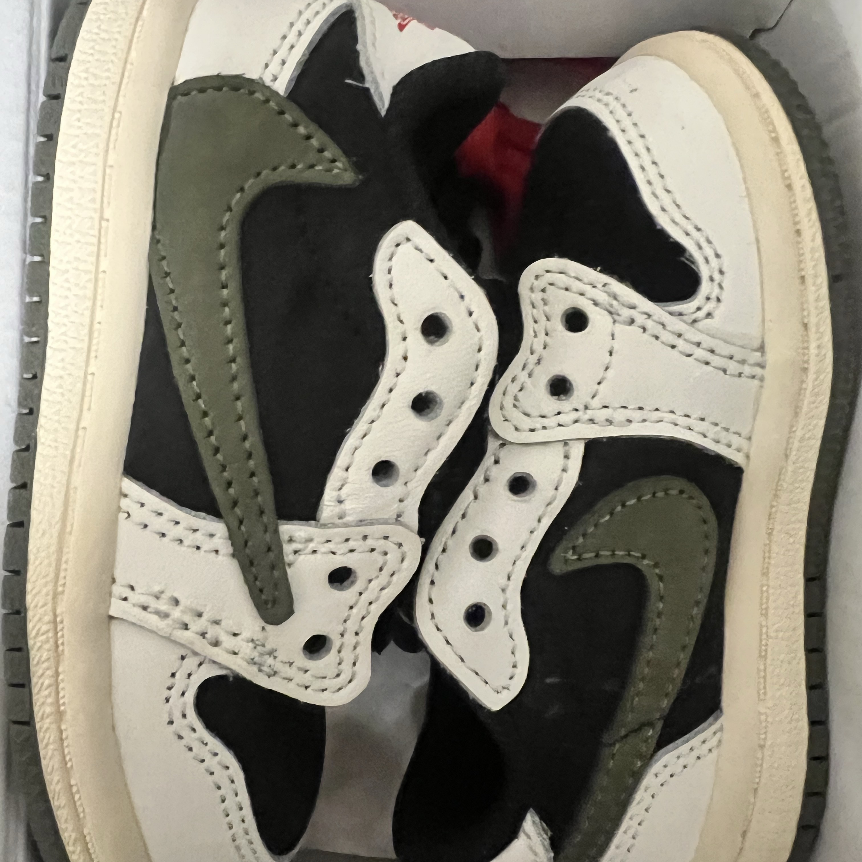(TD) Jordan 1 x Travis Scott Retro Low OG SP Medium Olive 착용 스타일 - 2