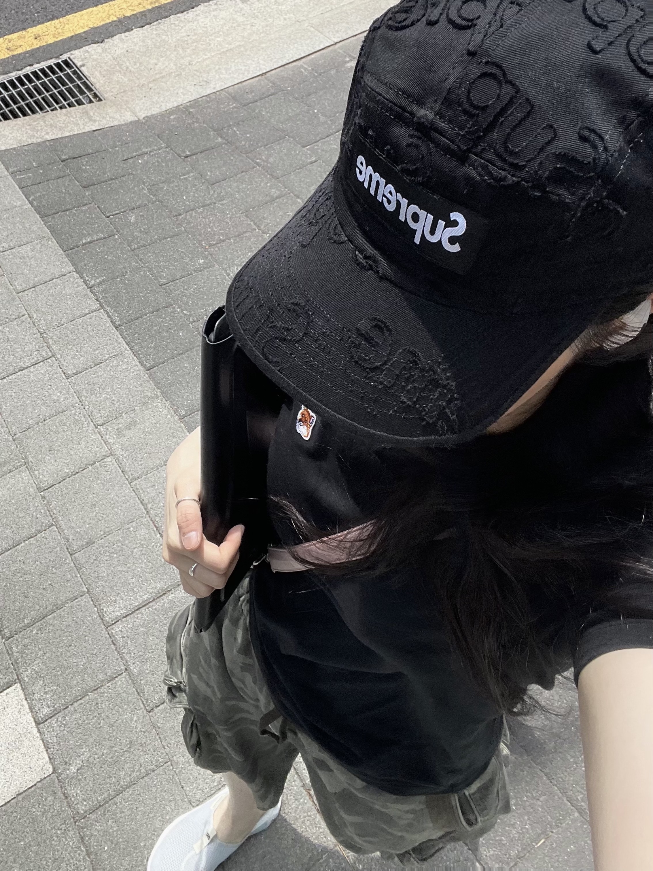 Maison Kitsune Fox Head Patch Regular T-Shirt Black, Supreme Lasered Twill Camp Cap Black - 23SS 착용 스타일 - 1