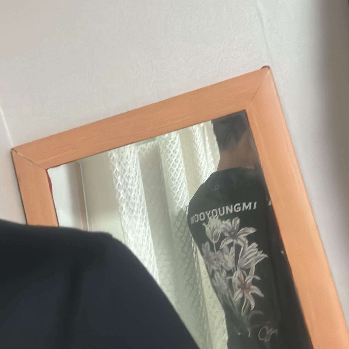 Wooyoungmi Flower Back Logo T-Shirt Black - 24SS 착용 스타일
