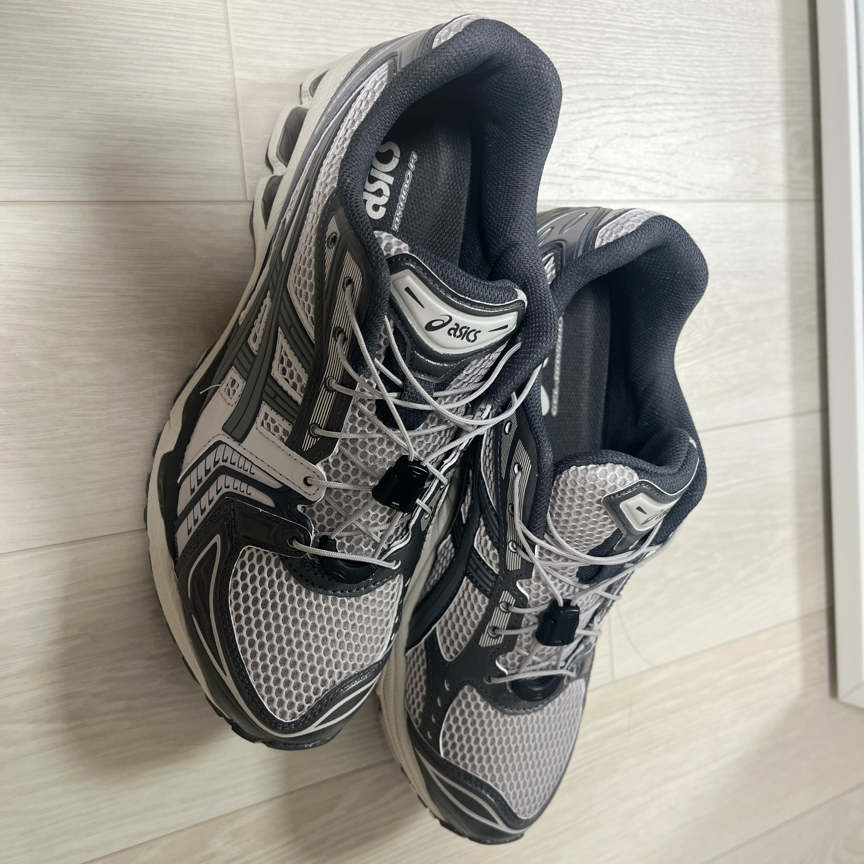 Asics Unlimited Gel-Kayano 14 Oyster Grey Clay Grey 착용 스타일 - 1