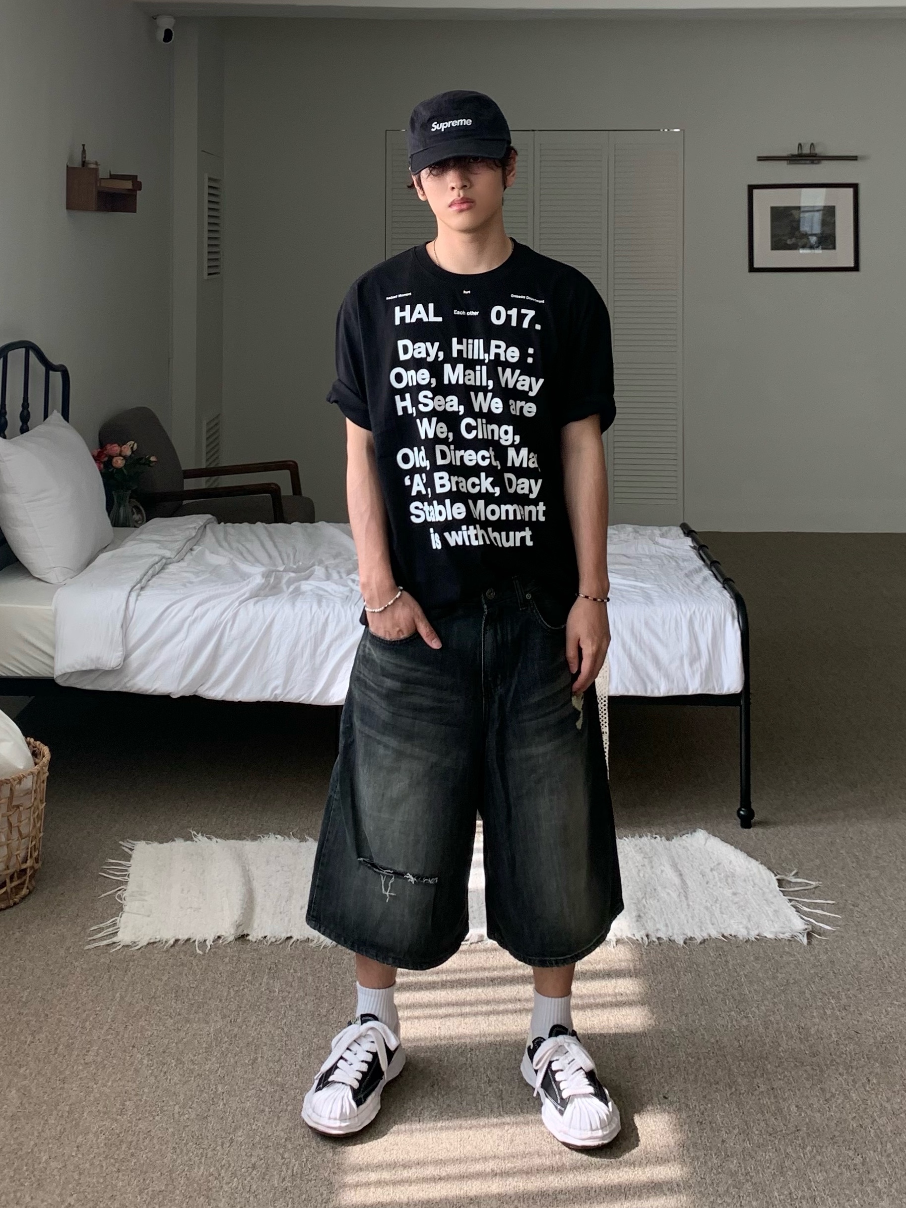 Supreme Washed Chino Twill Camp Cap Black, Maison Mihara Yasuhiro Blakey OG Sole Canvas Low-top Sneakers Black White 착용 스타일 - 1
