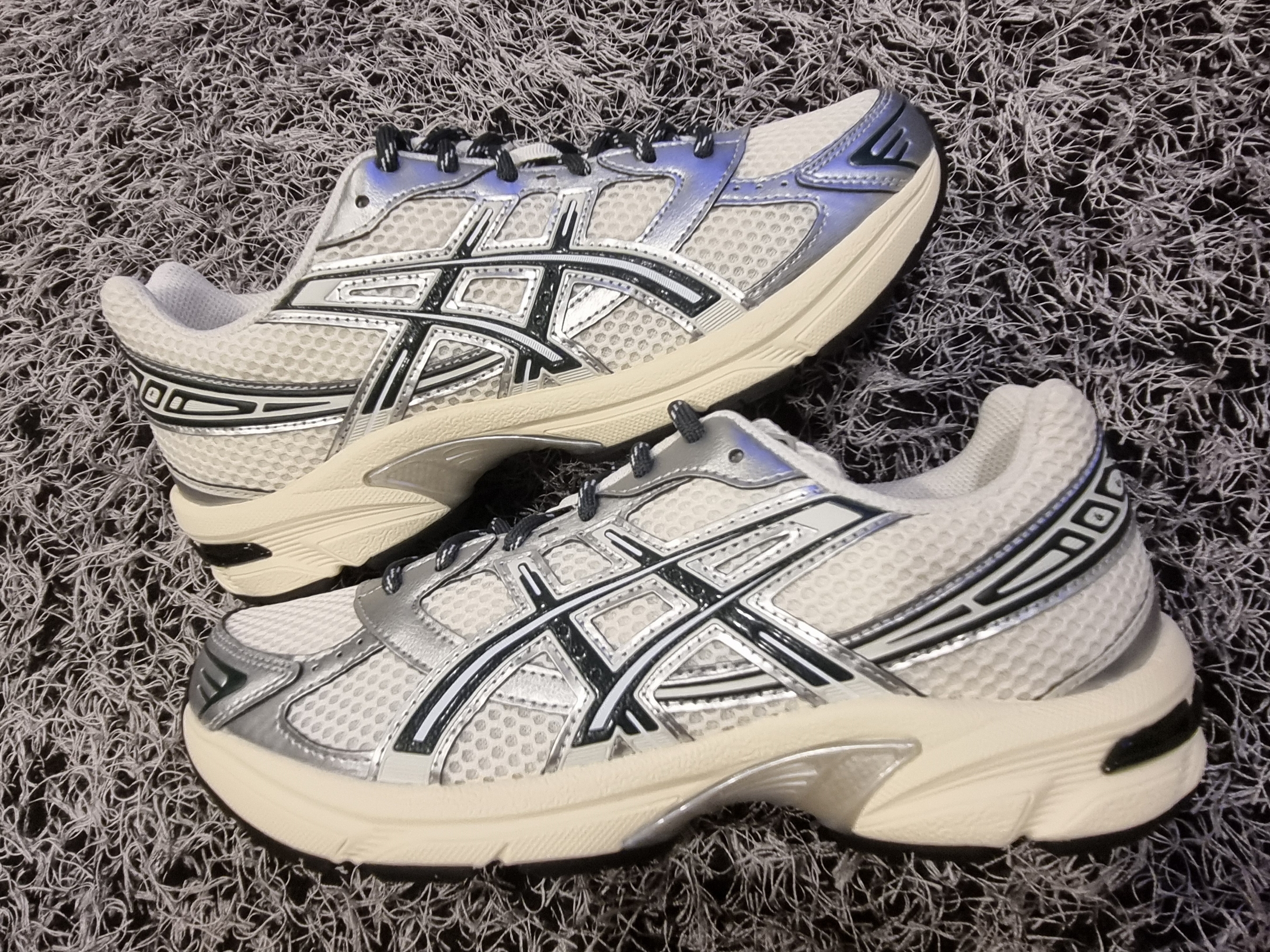 Asics x Kith Gel-1130 Cream Scarab 착용 스타일 - 2