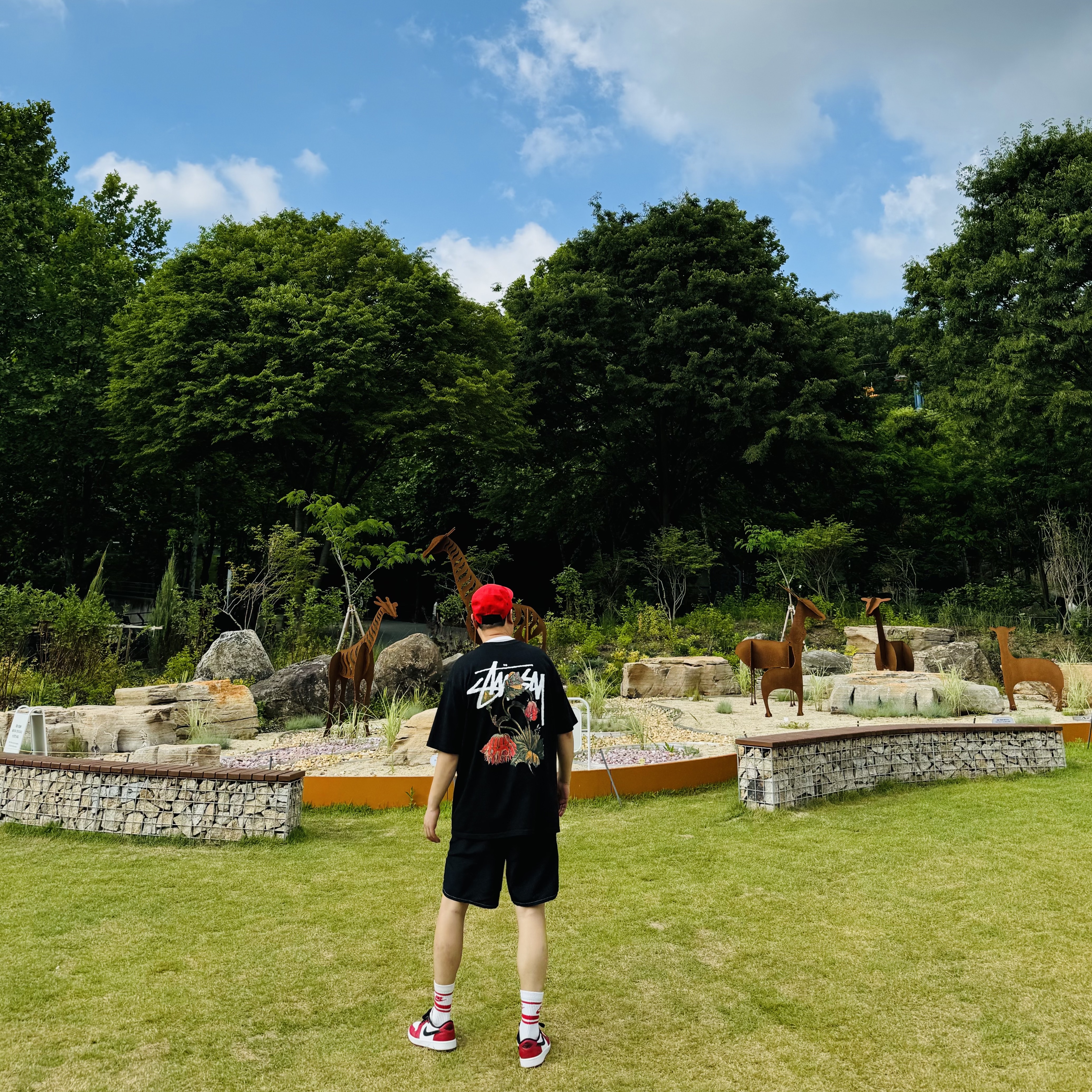 Stussy Withered Flower T-Shirt Black, Jordan 1 Low Golf Chicago 착용 스타일 - 1