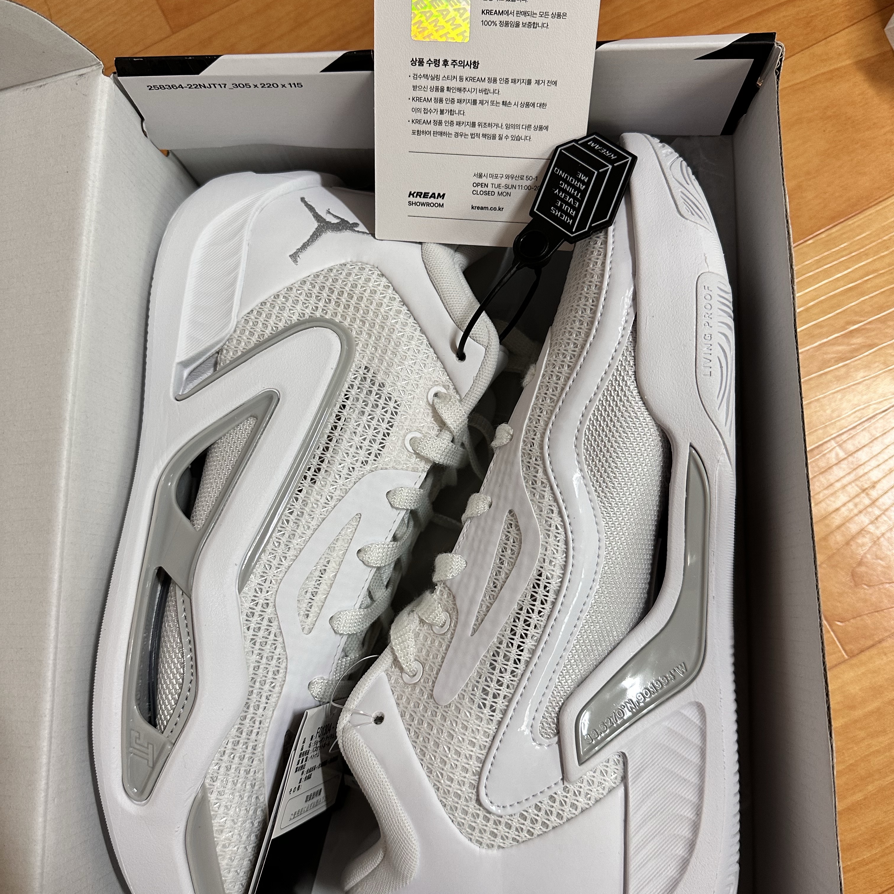 Jordan Tatum 1 Team Bank PF White Grey Fog 착용 스타일